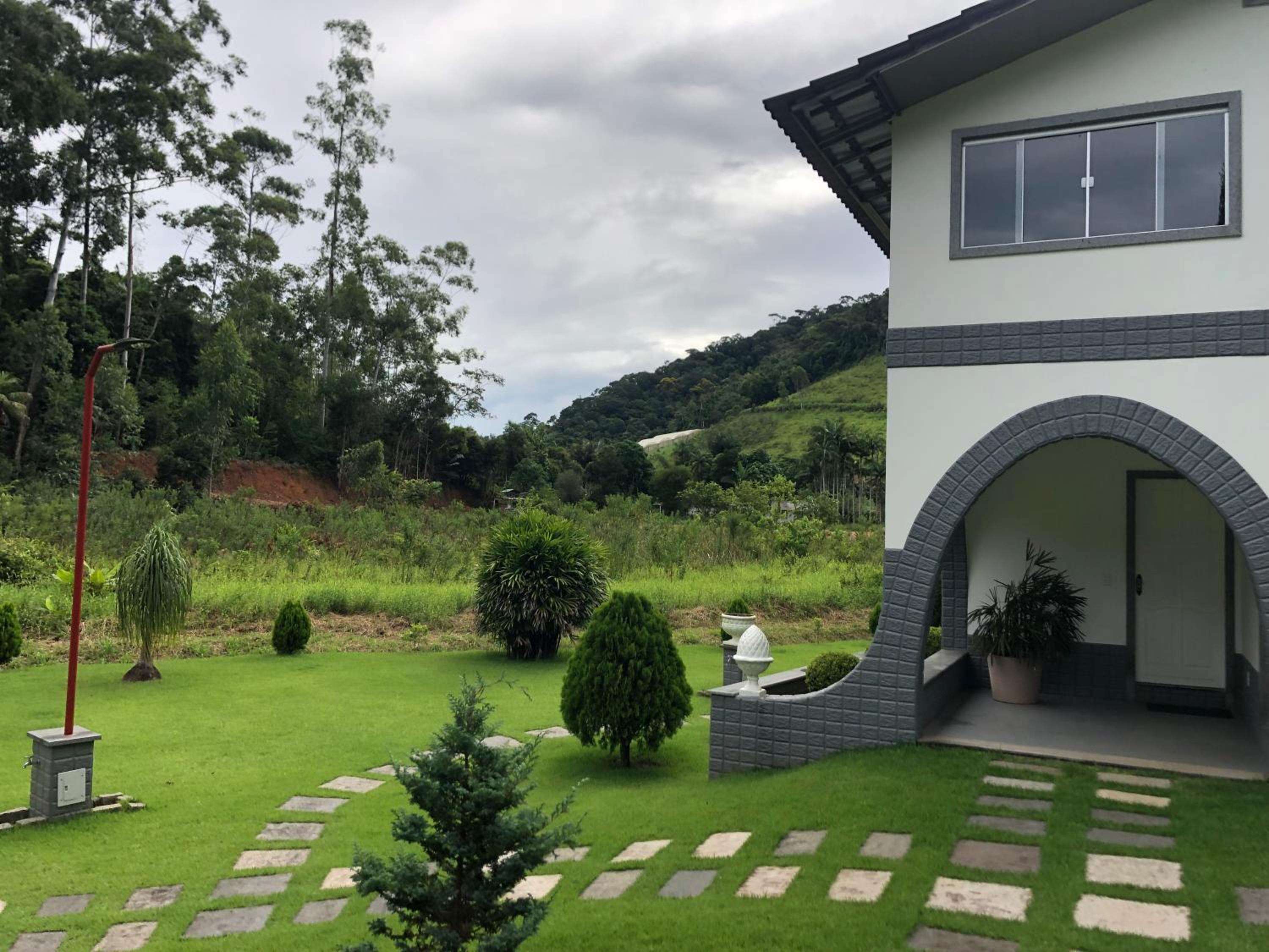 Sitio com Lazer Completo em Marechal Floriano, Piscina, Sauna, Jacuzzi e Lago - Estrada Calçada a 200 metros da Rua Principal