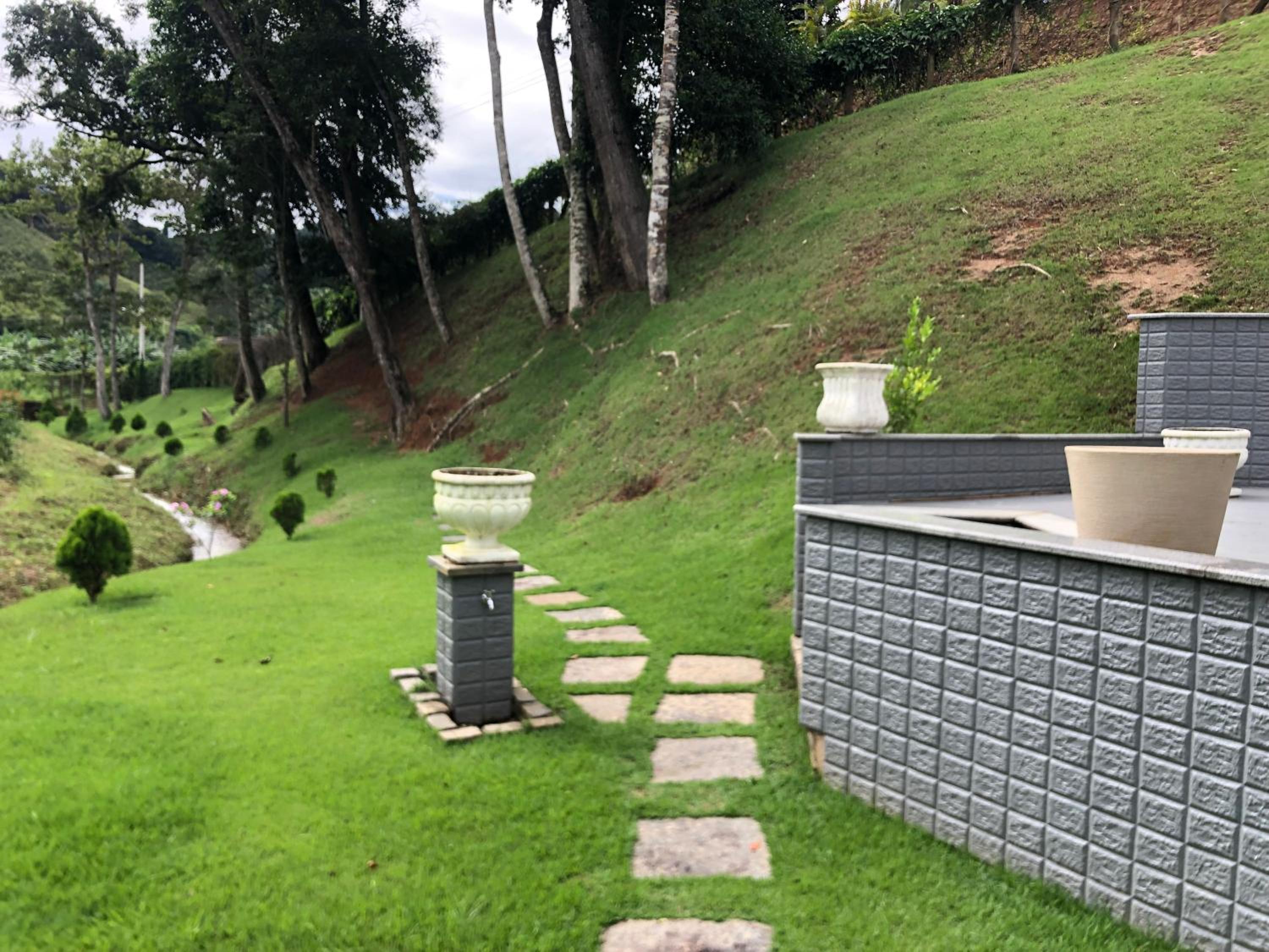 Sitio com Lazer Completo em Marechal Floriano, Piscina, Sauna, Jacuzzi e Lago - Estrada Calçada a 200 metros da Rua Principal