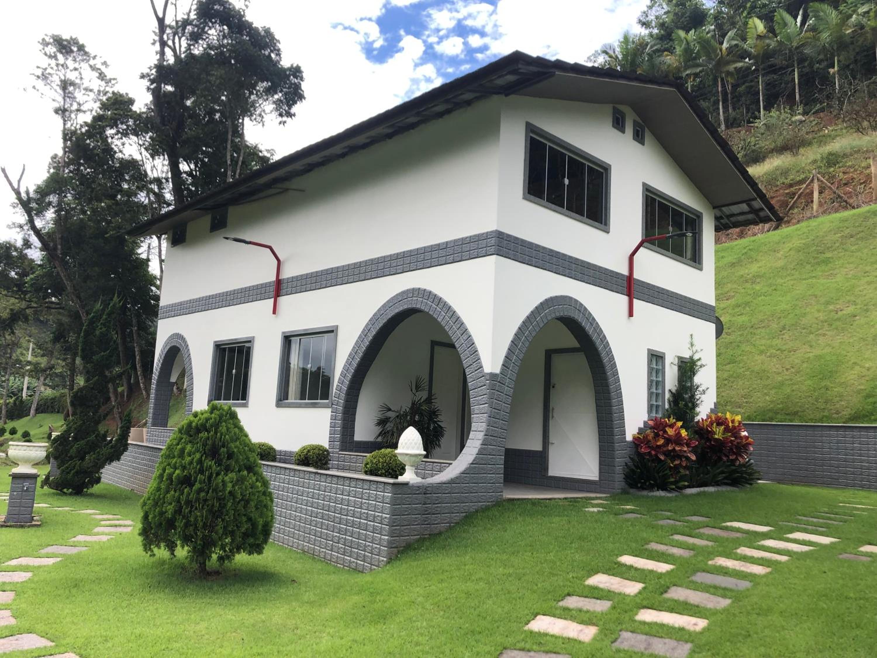 Sitio com Lazer Completo em Marechal Floriano, Piscina, Sauna, Jacuzzi e Lago - Estrada Calçada a 200 metros da Rua Principal