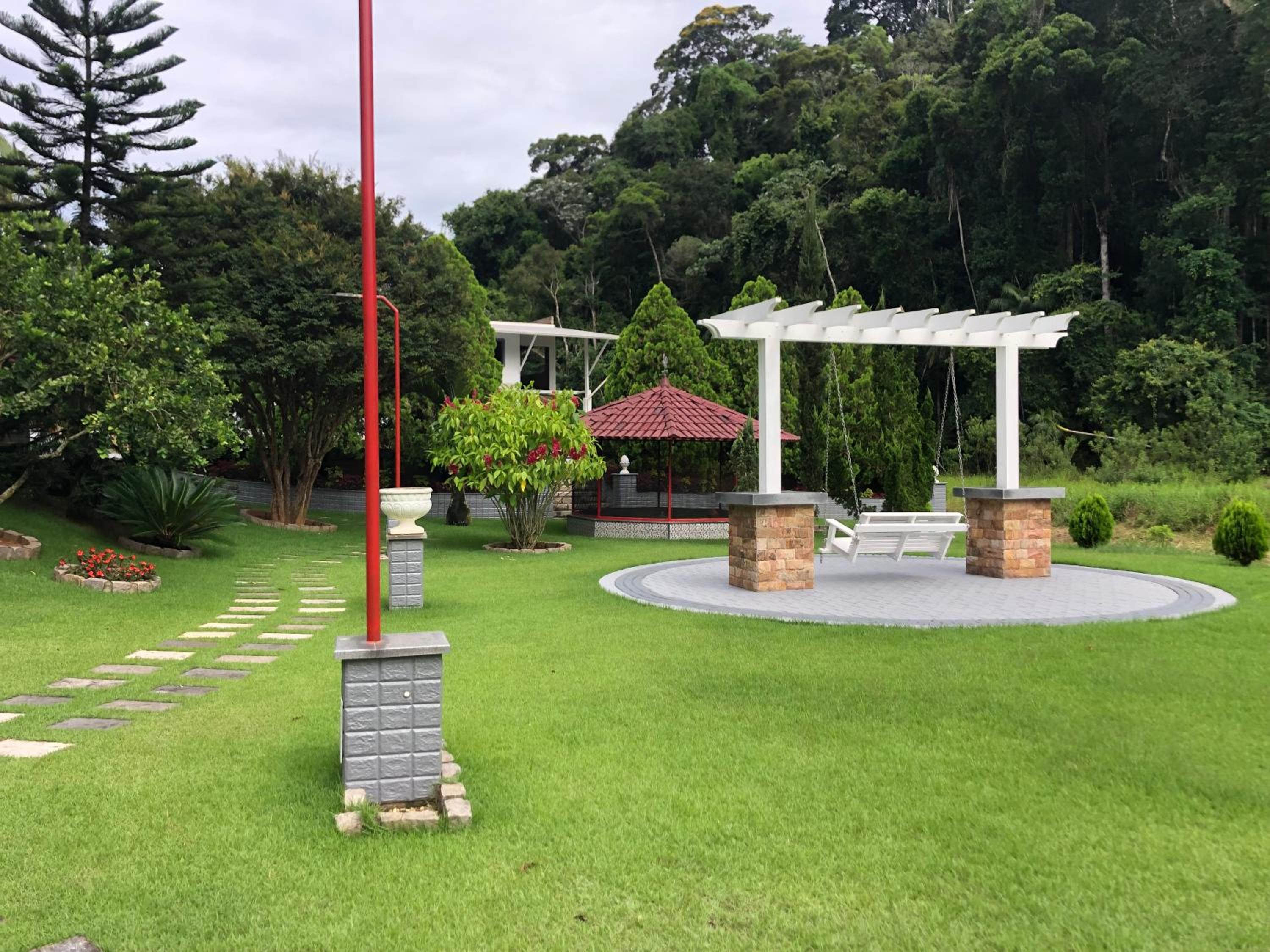 Sitio com Lazer Completo em Marechal Floriano, Piscina, Sauna, Jacuzzi e Lago - Estrada Calçada a 200 metros da Rua Principal