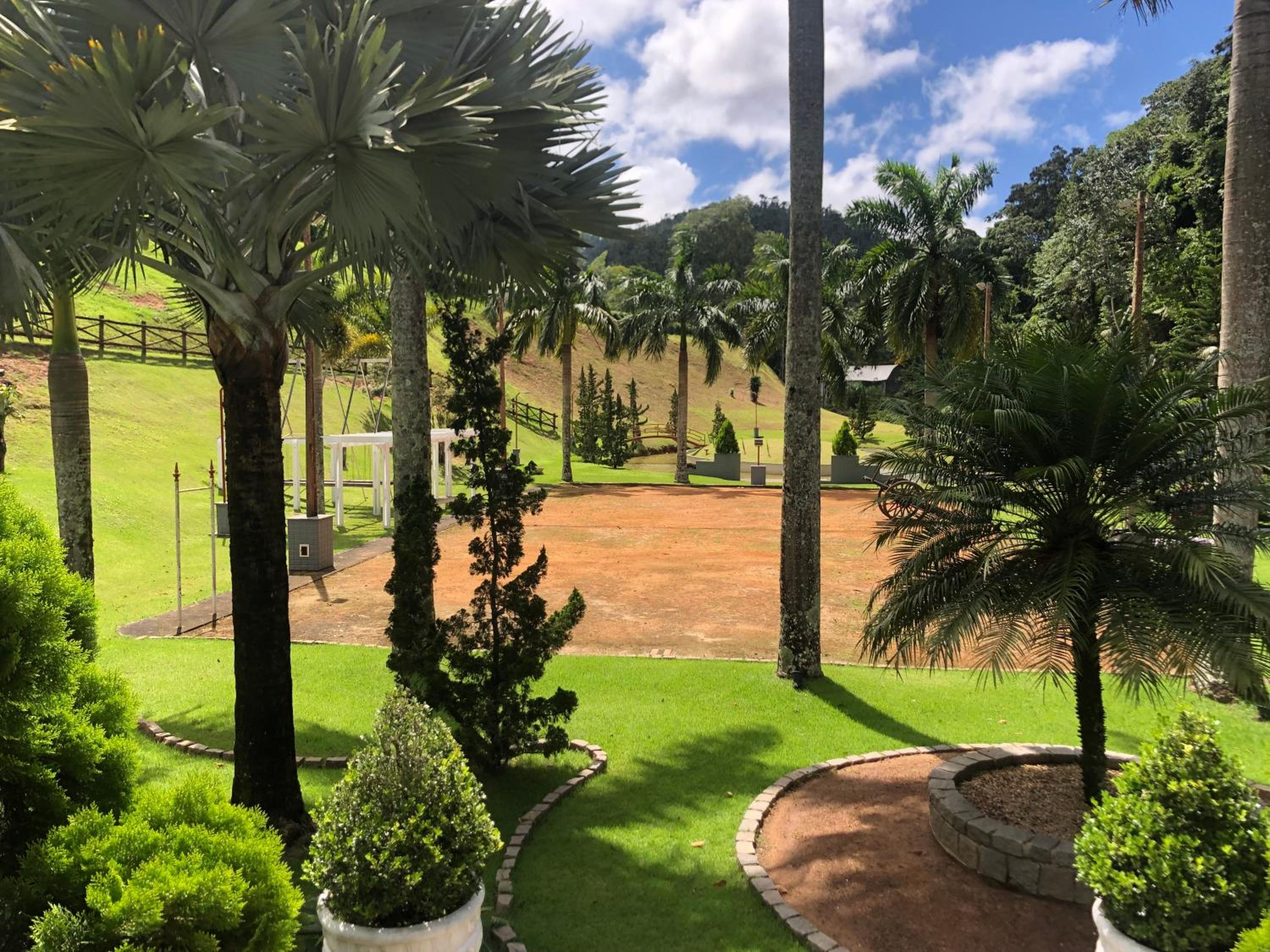 Sitio com Lazer Completo em Marechal Floriano, Piscina, Sauna, Jacuzzi e Lago - Estrada Calçada a 200 metros da Rua Principal
