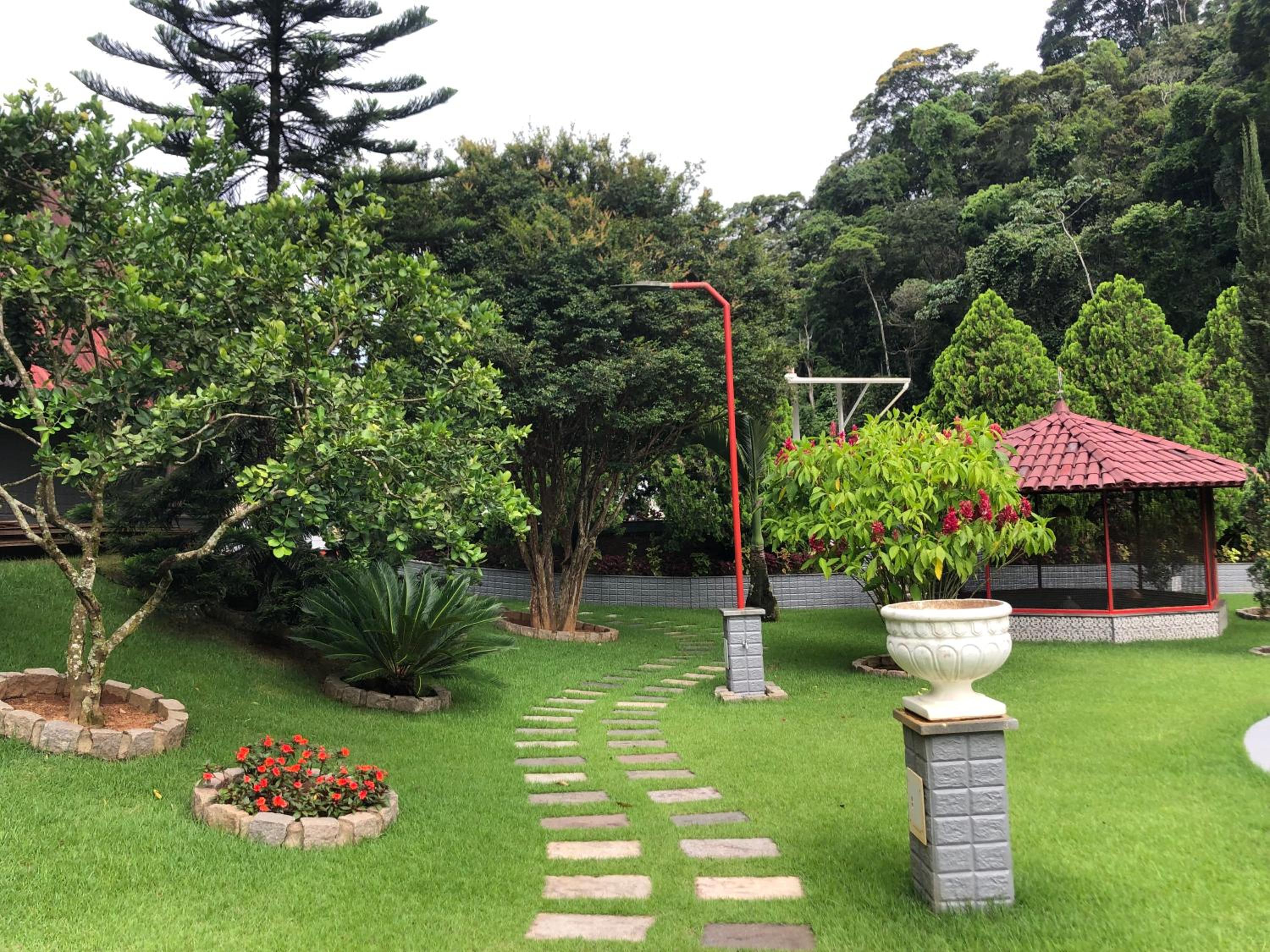 Sitio com Lazer Completo em Marechal Floriano, Piscina, Sauna, Jacuzzi e Lago - Estrada Calçada a 200 metros da Rua Principal