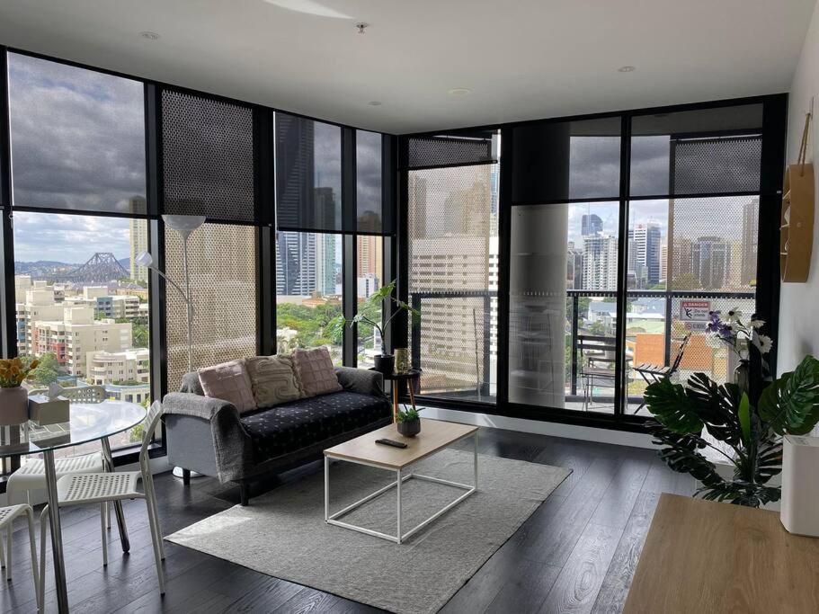 Story Bridge Views of CBD & Free Parking