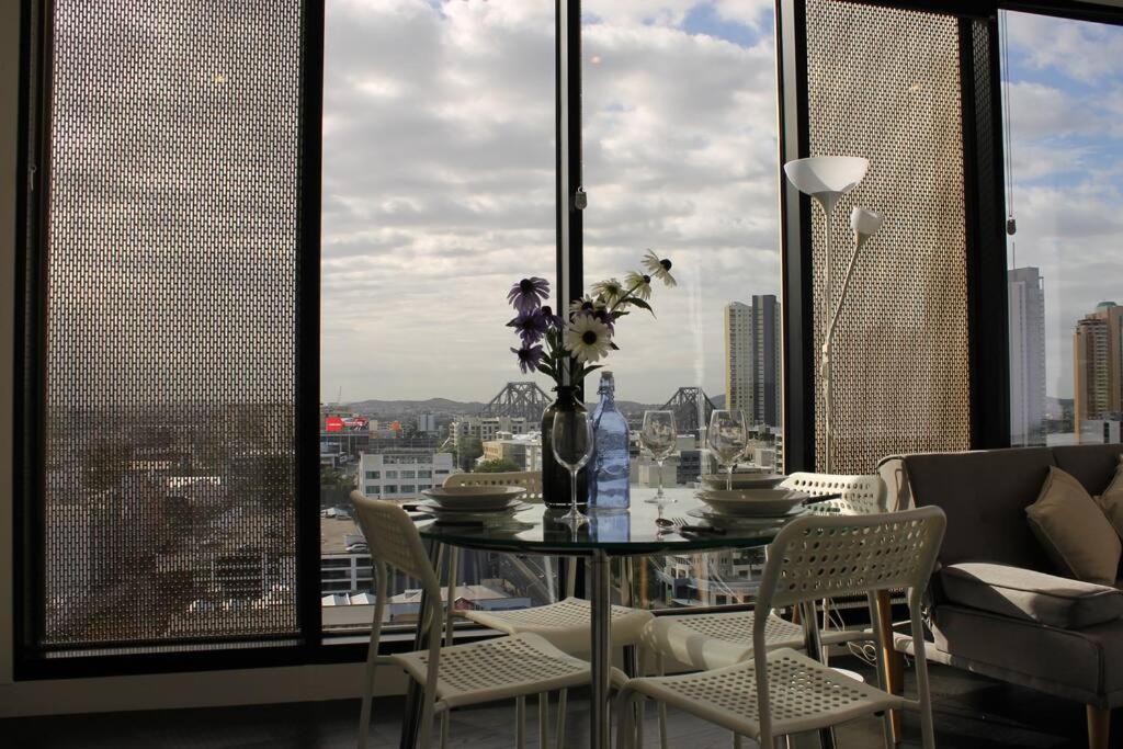 Story Bridge Views of CBD & Free Parking