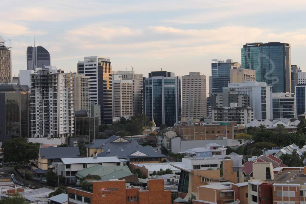 Story Bridge Views of CBD & Free Parking