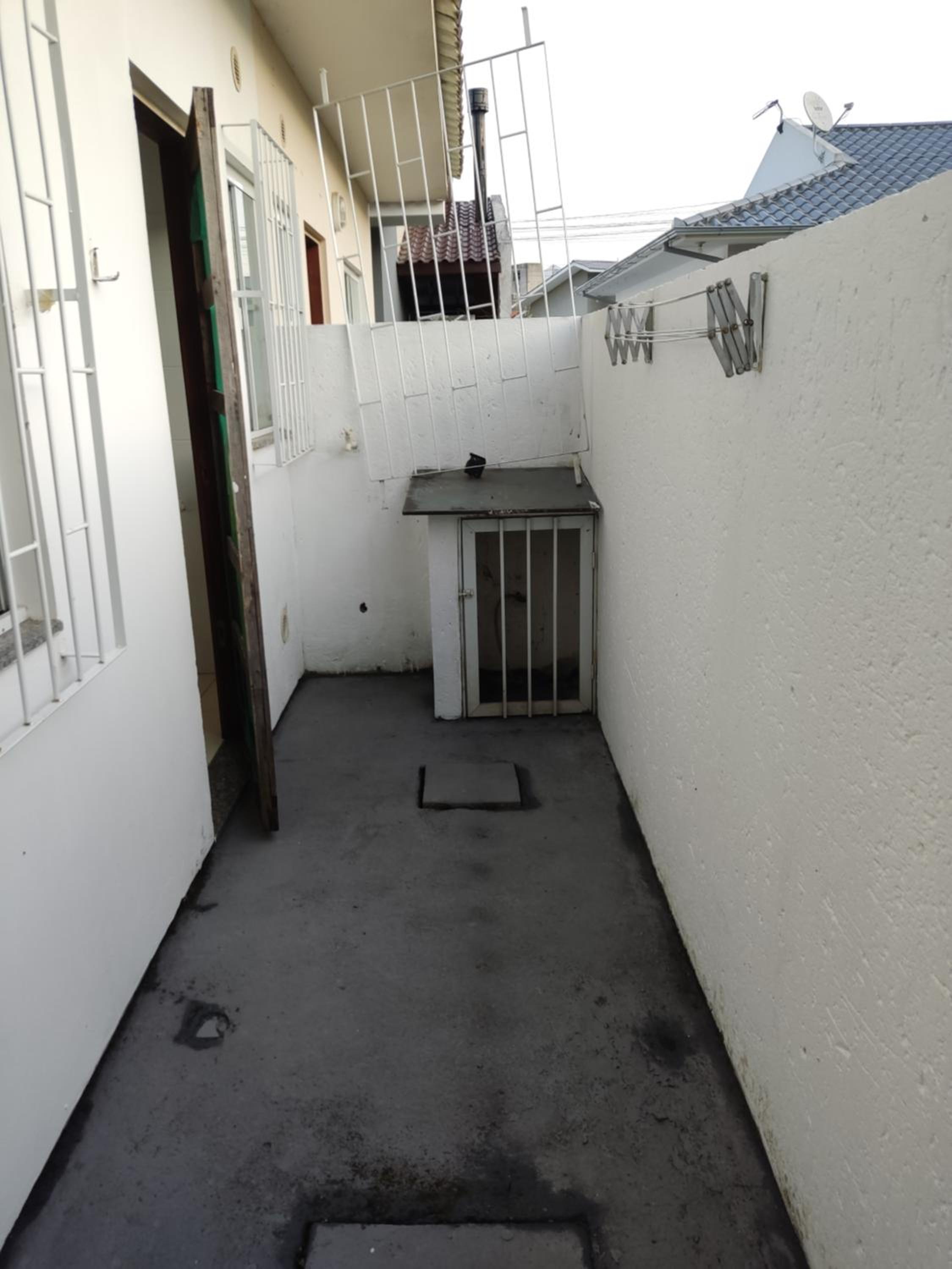 EM CASA