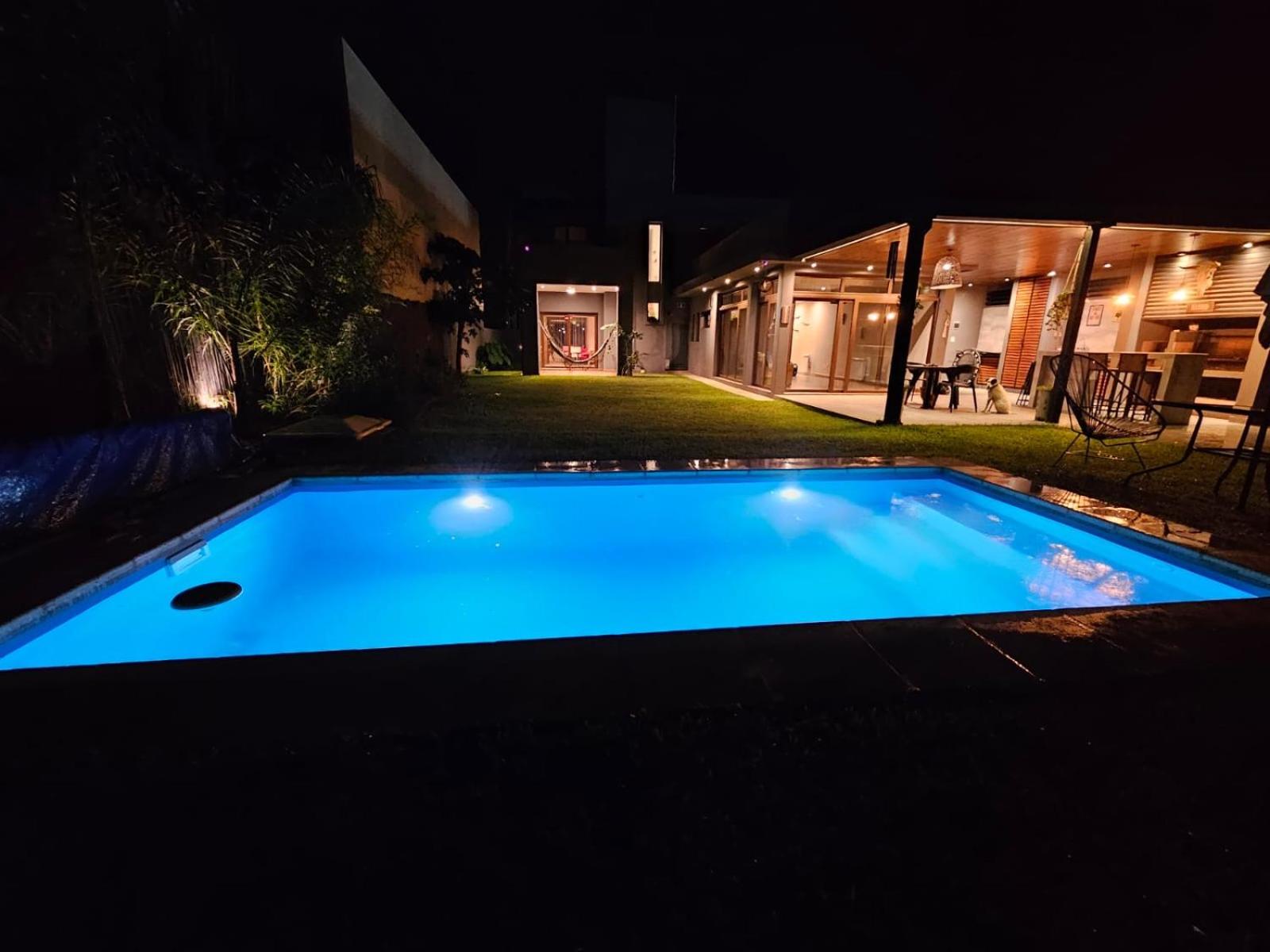 Casa Illia, hermosa casa de diseño en barrio Los Perales