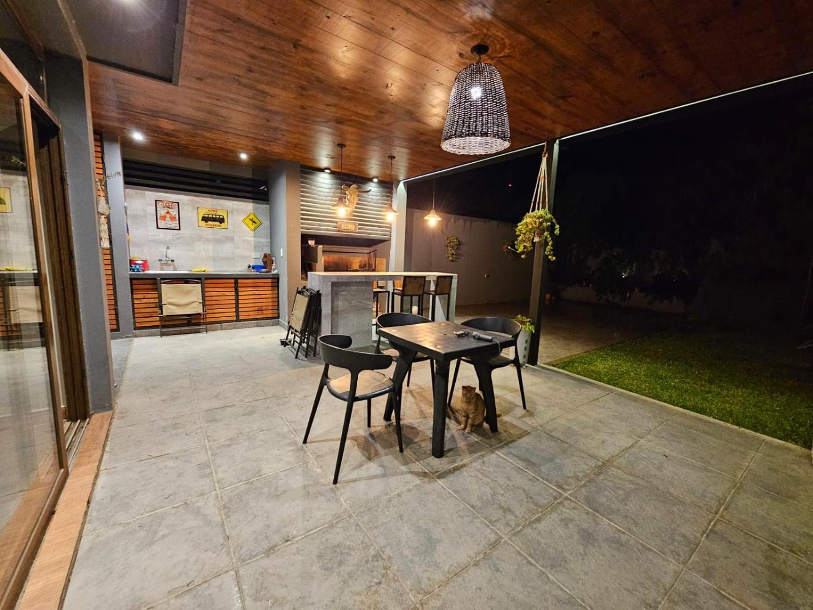 Casa Illia, hermosa casa de diseño en barrio Los Perales