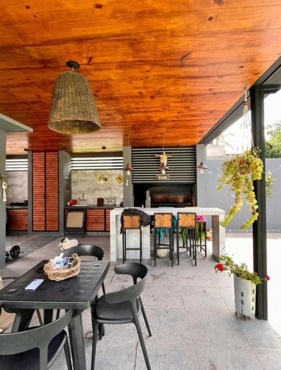 Casa Illia, hermosa casa de diseño en barrio Los Perales