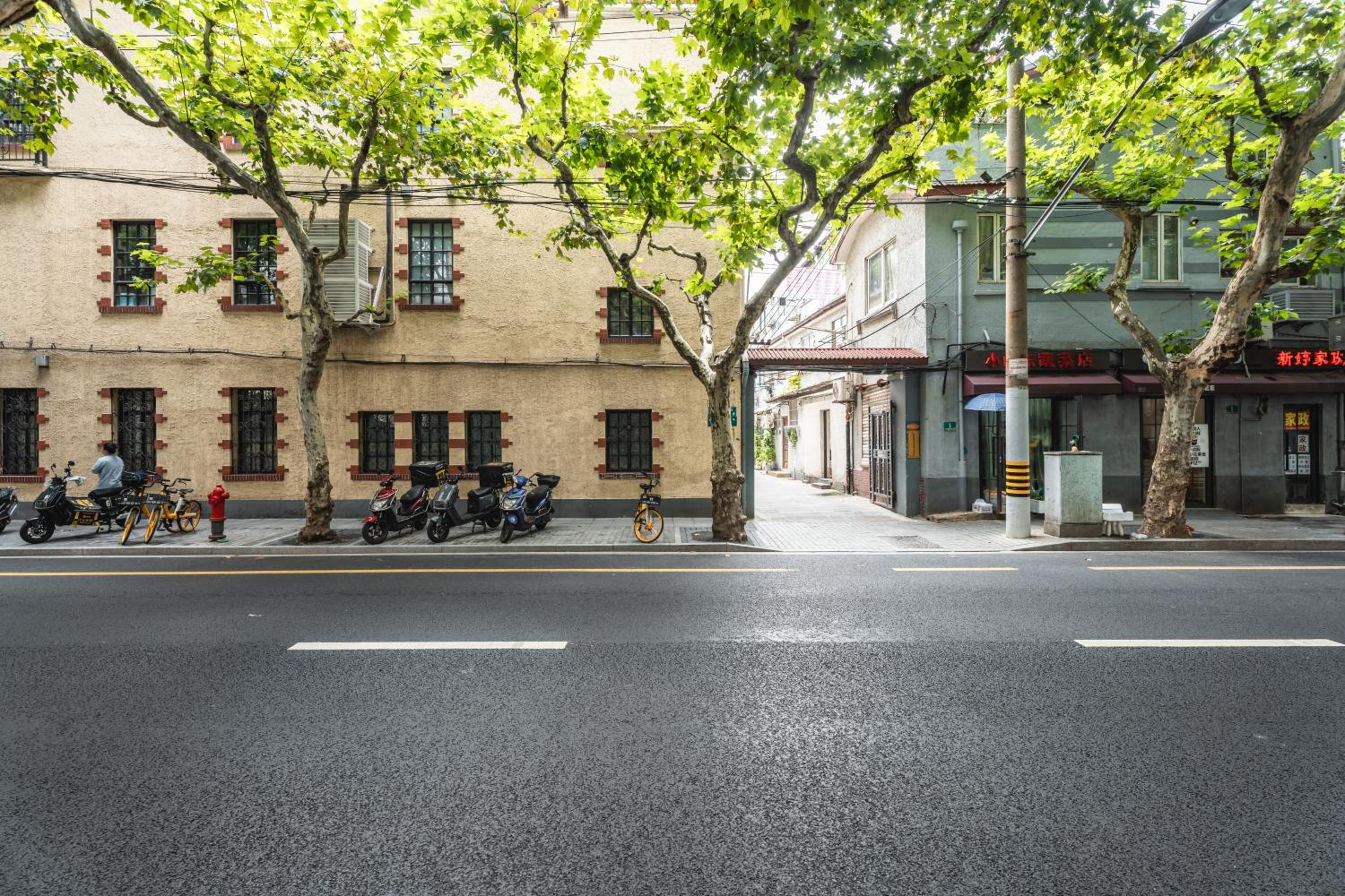 Shanghai Hills& Art Suite 14 - Near Line 1, 10 & 12 South Shanxi Road Metro