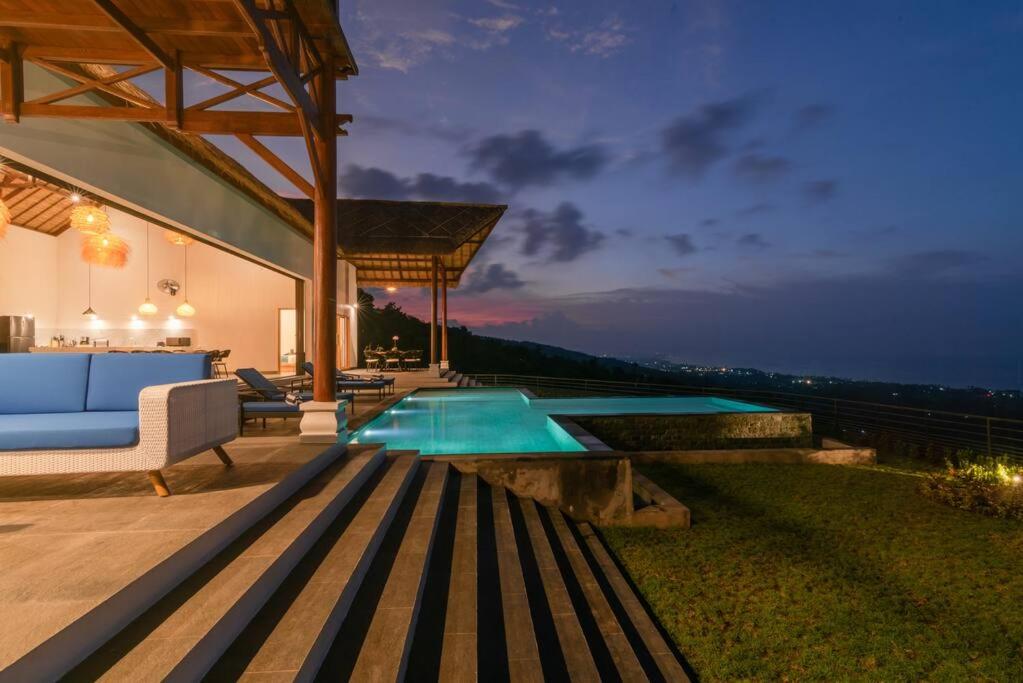 Villa Cakrawala