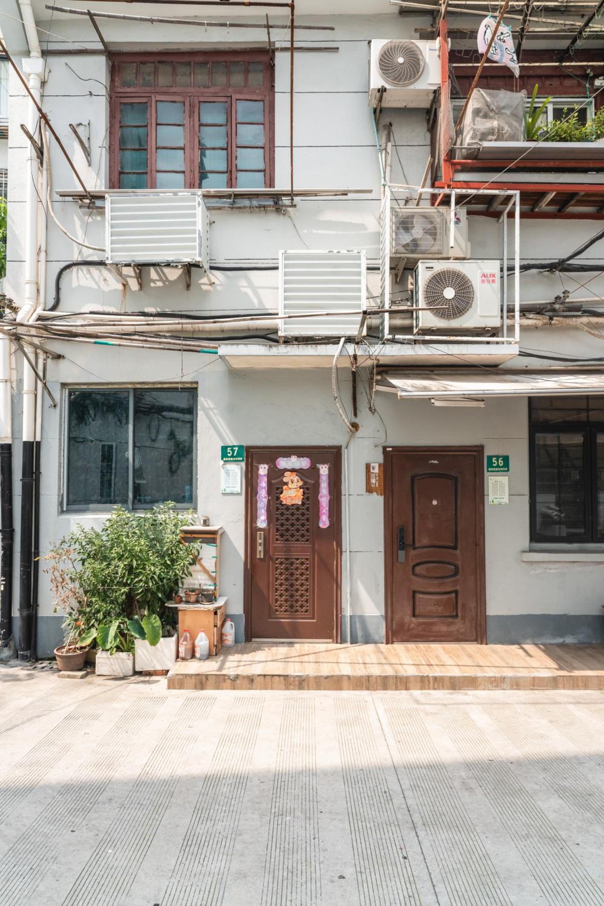 Shanghai Hills& Art Suite 14 - Near Line 1, 10 & 12 South Shanxi Road Metro