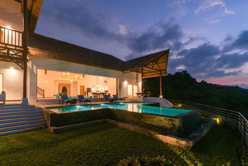 Villa Cakrawala