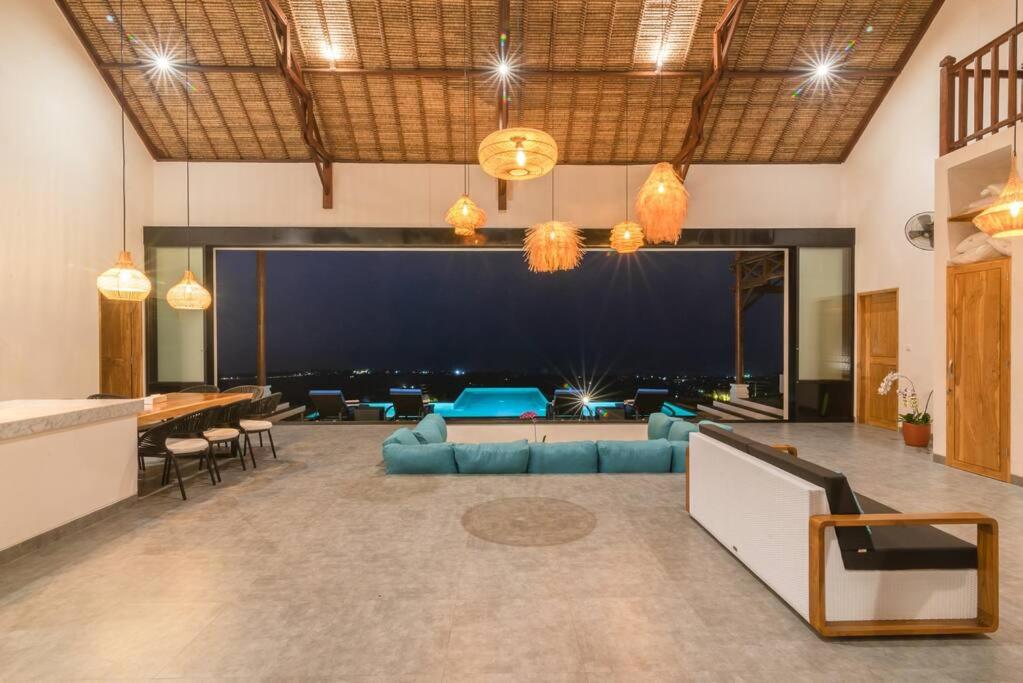 Villa Cakrawala