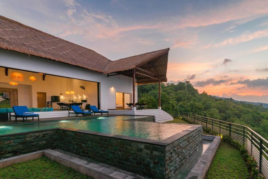 Villa Cakrawala