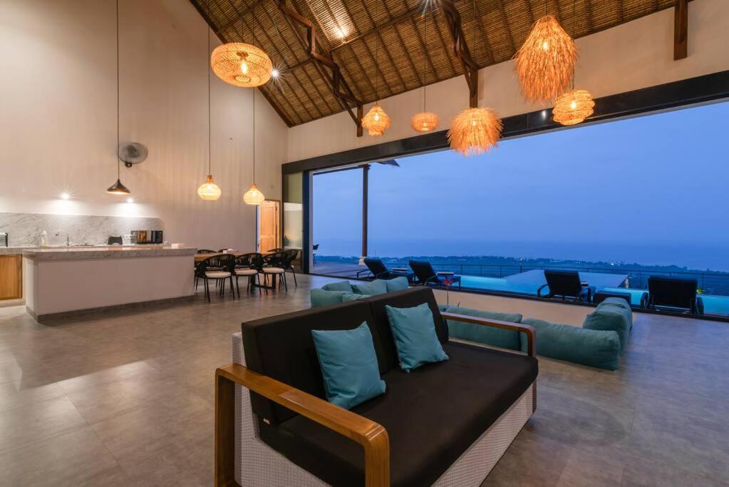 Villa Cakrawala