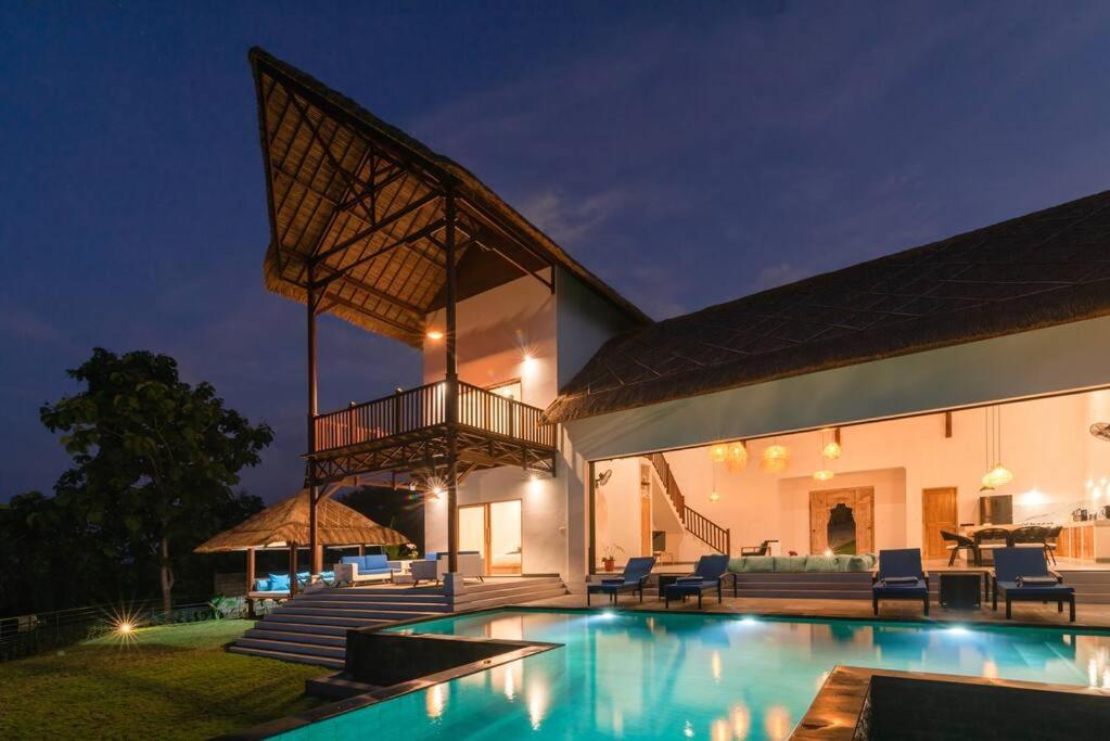 Villa Cakrawala