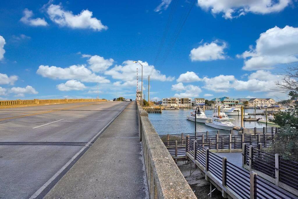 Middle Sound Hideaway~Beaches, Shopping, Families view 3