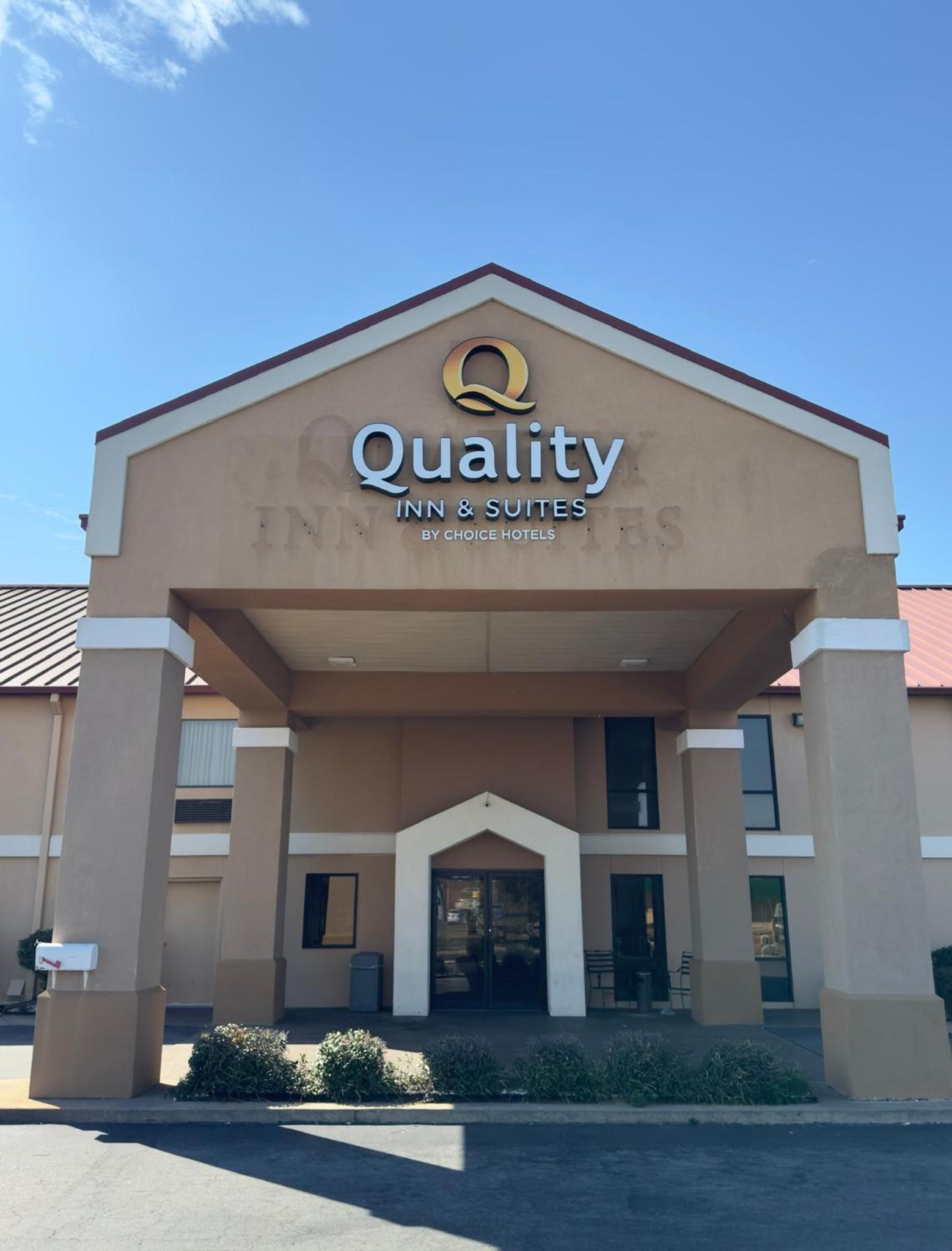 Pine Bluff Vacations - Quality Inn  Suites Pine Bluff - Property Image 1