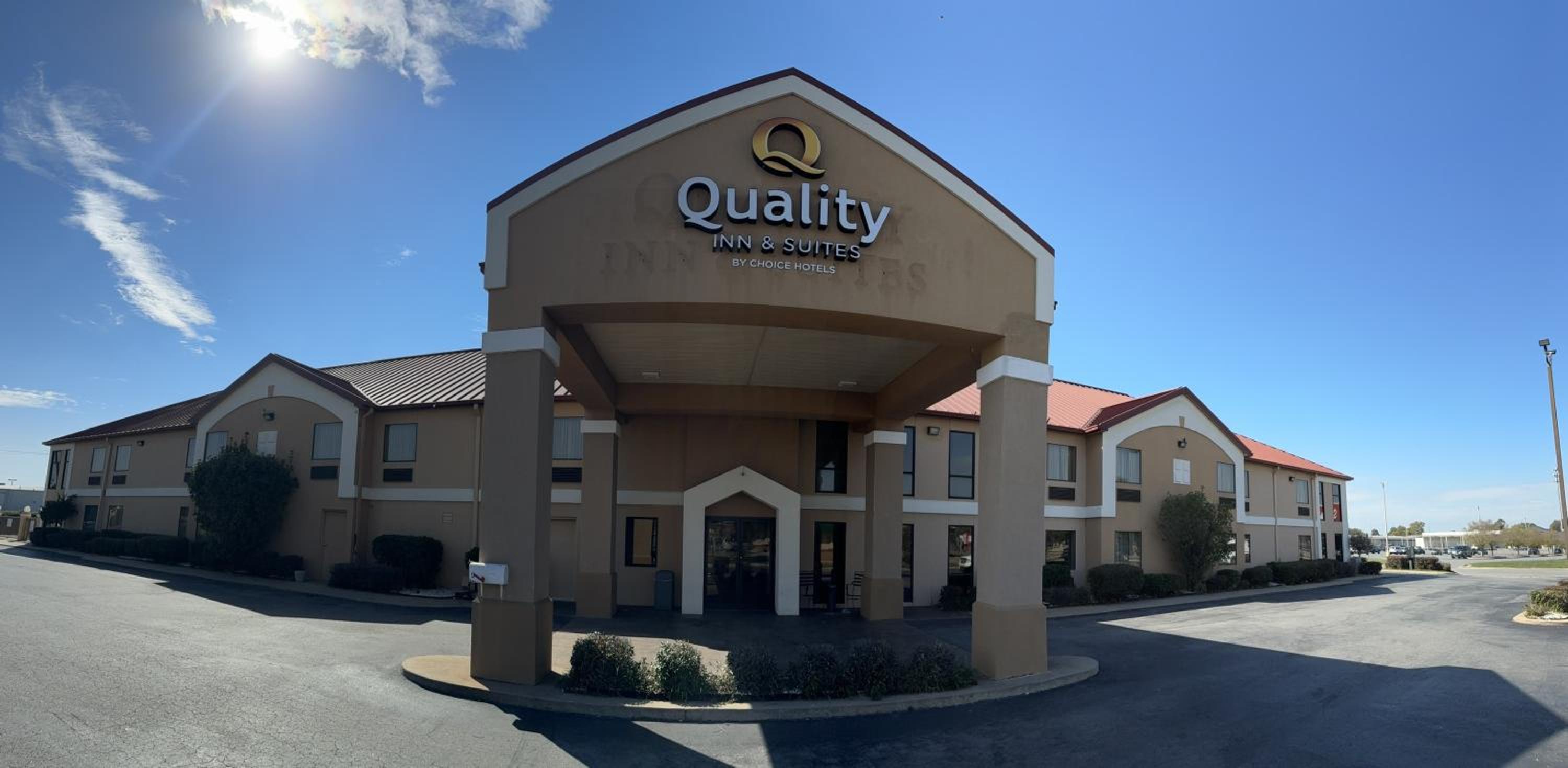 Pine Bluff Vacations - Quality Inn  Suites Pine Bluff - Property Image 2