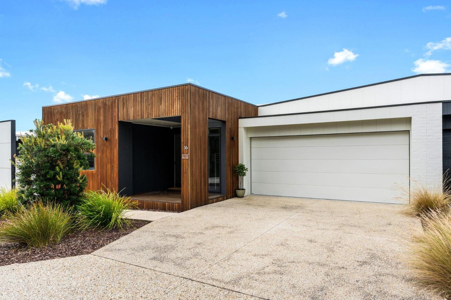 Best of Both Worlds Inverloch