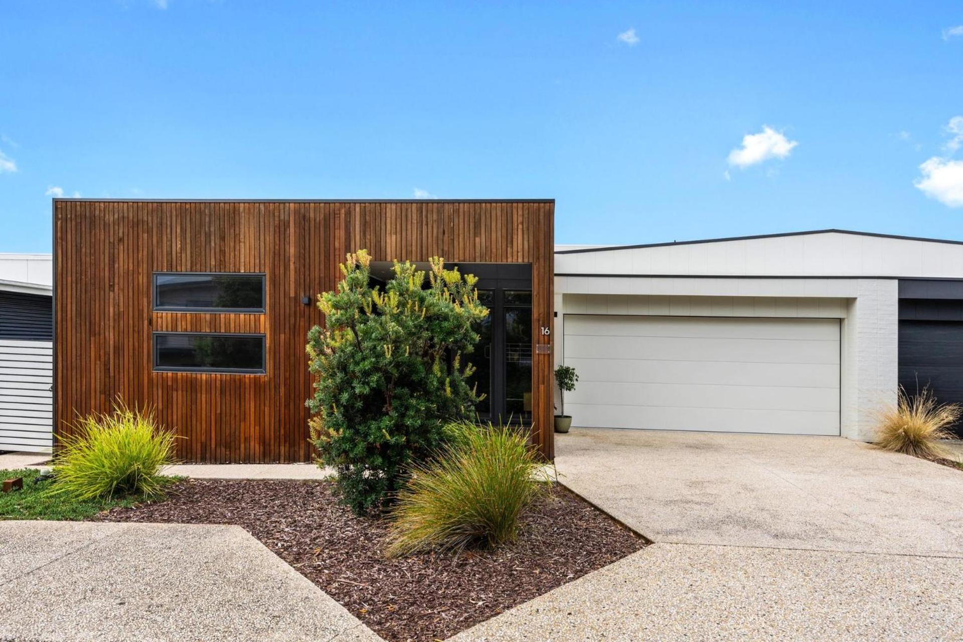 Best of Both Worlds Inverloch