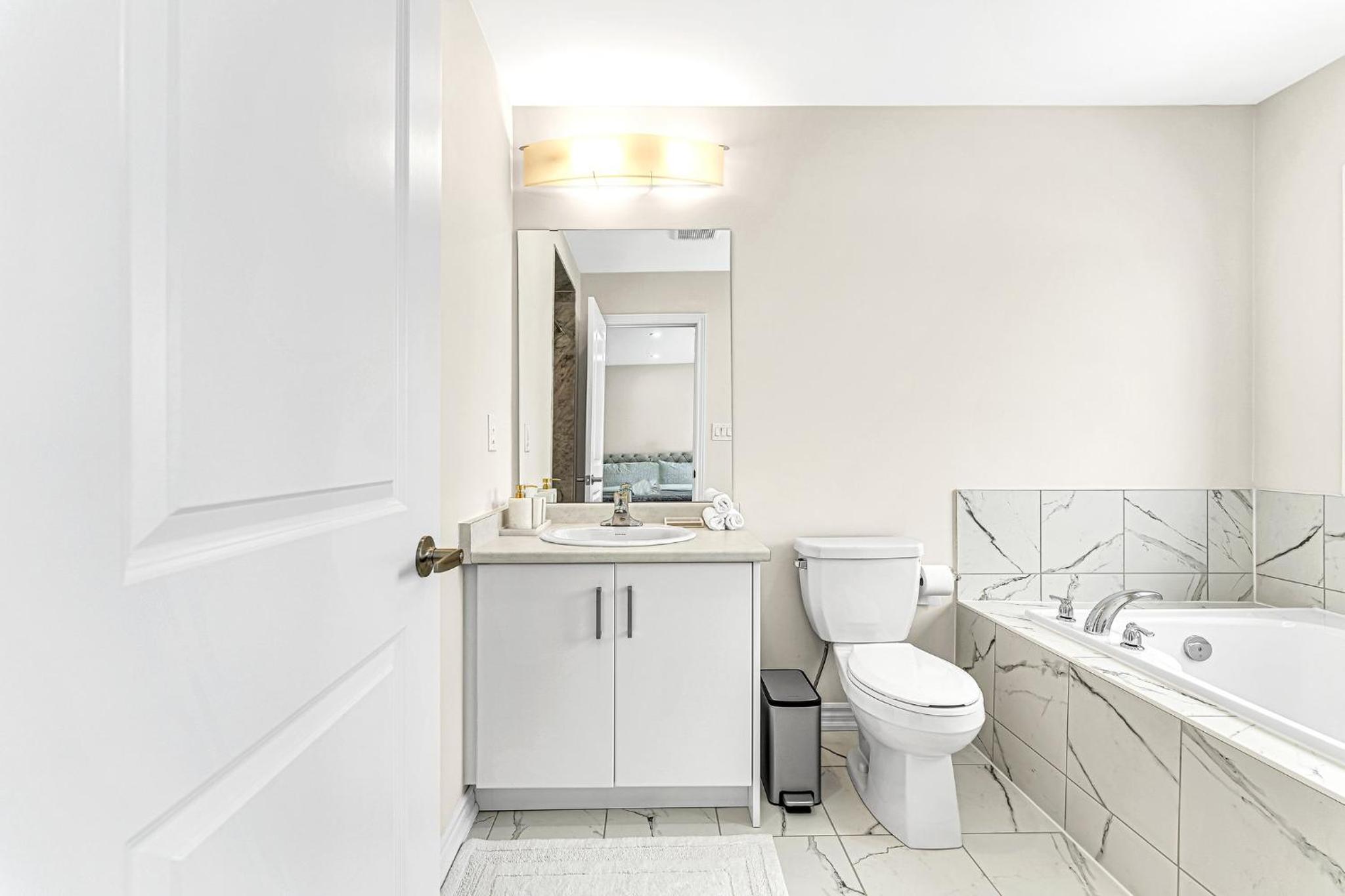 Designer Home in Niagara Falls