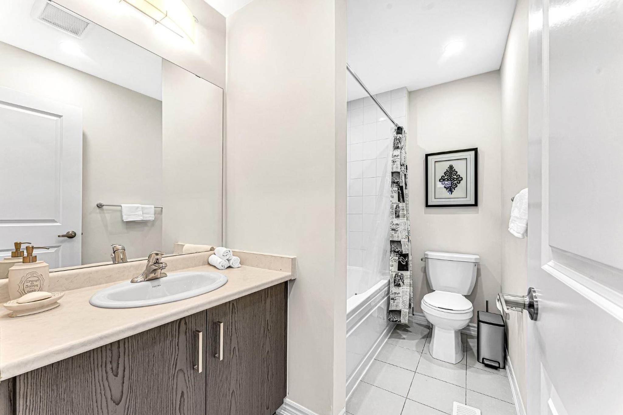 Designer Home in Niagara Falls