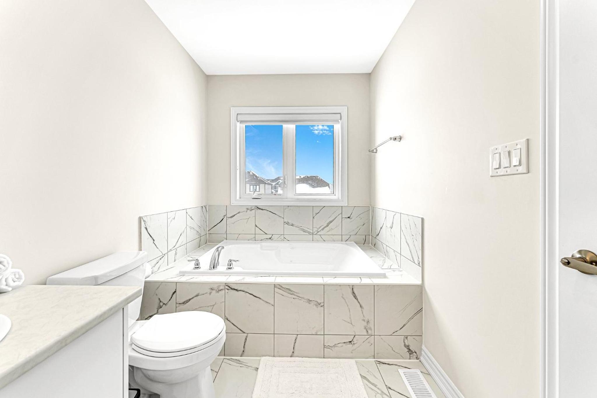 Designer Home in Niagara Falls
