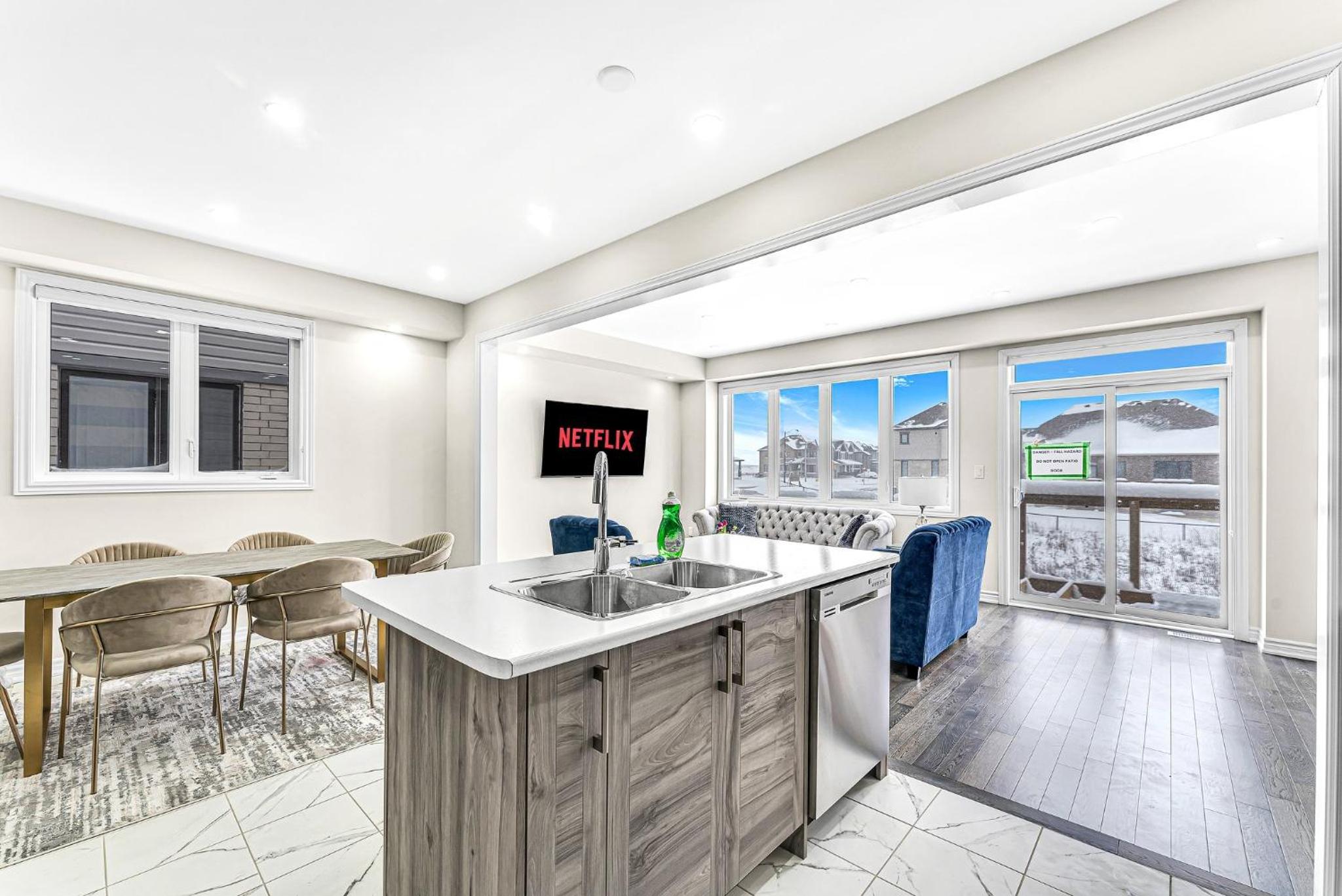 Designer Home in Niagara Falls