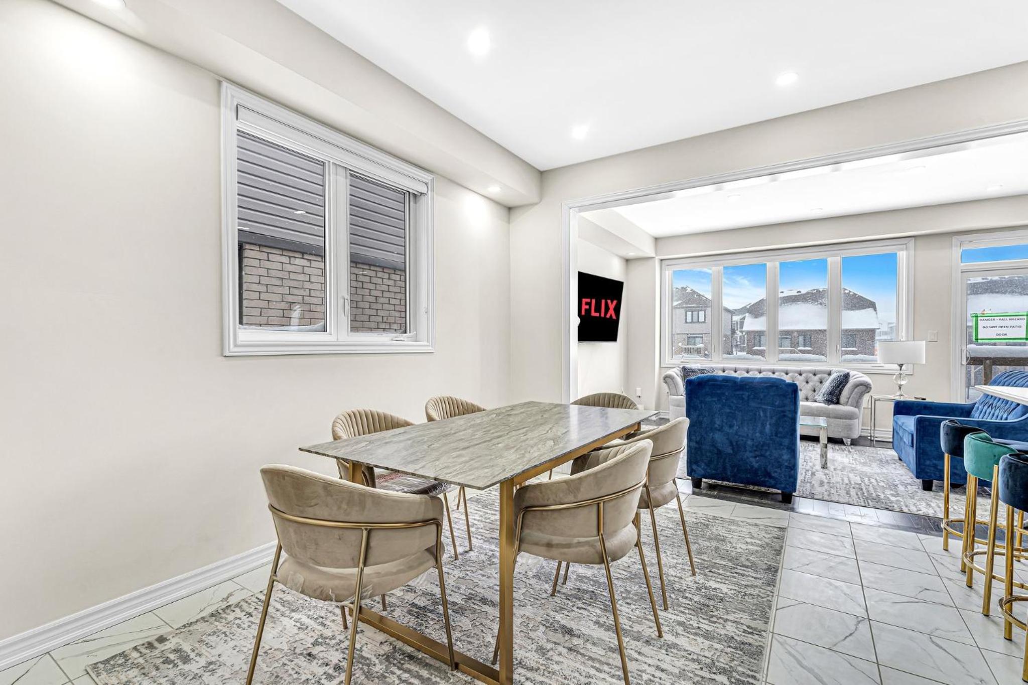 Designer Home in Niagara Falls