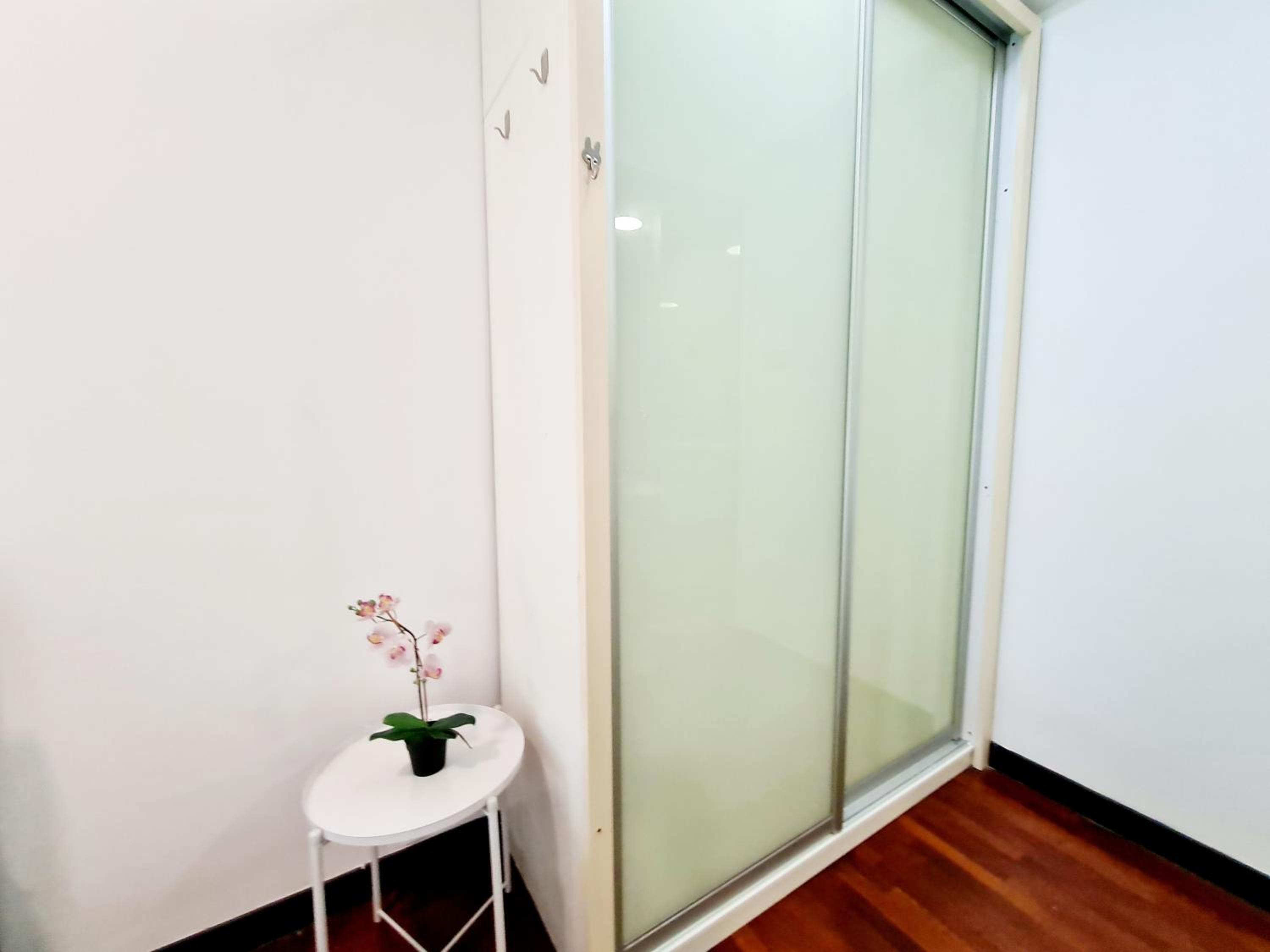 Broad 7 Guests Scott Garden Duplex 1 Room Old Klang Road, Taman Desa, Kuchai Lama, Bangsar South, Pearl Point, Mid Valley, Kuala Lumpur