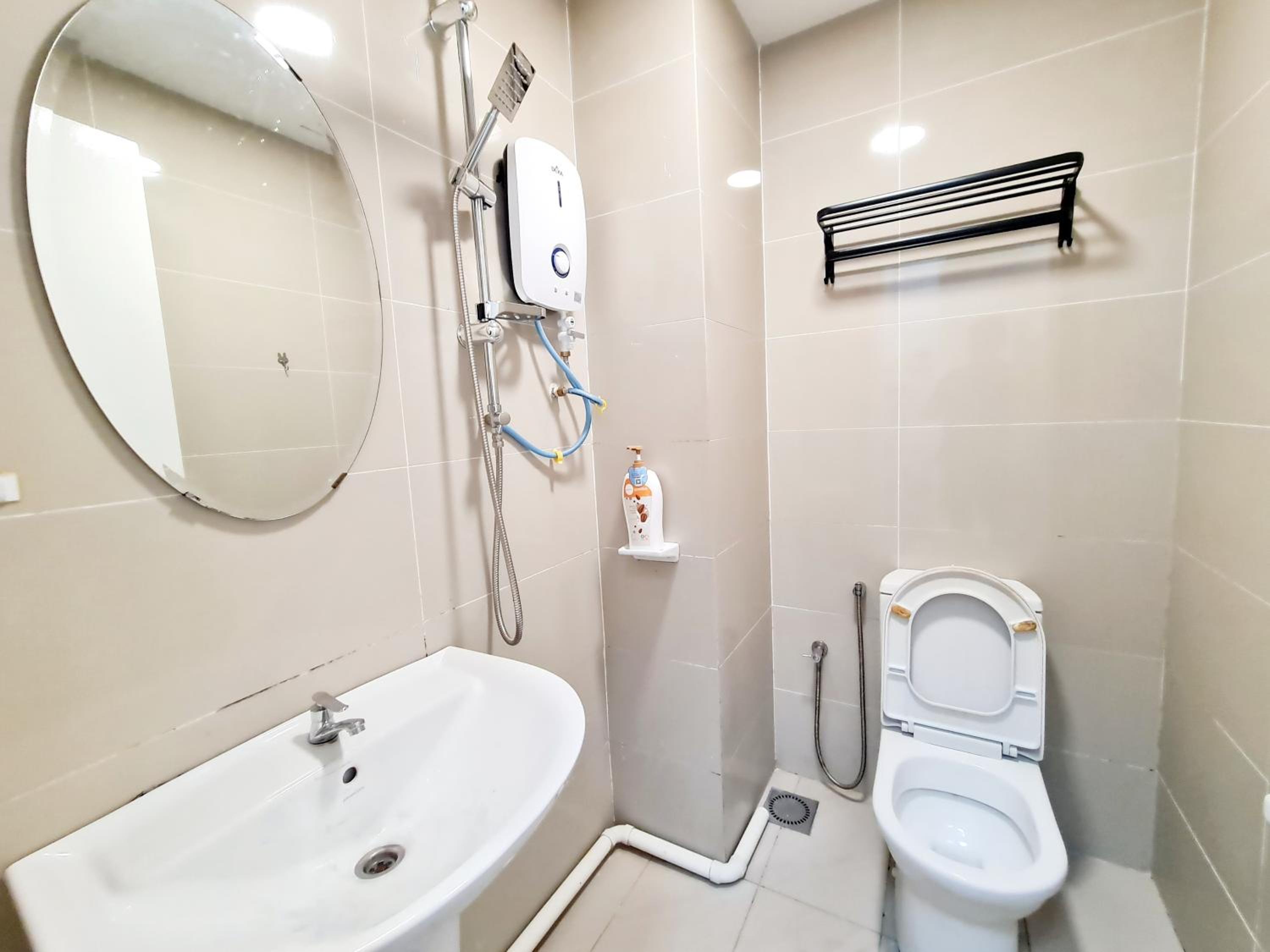 Broad 7 Guests Scott Garden Duplex 1 Room Old Klang Road, Taman Desa, Kuchai Lama, Bangsar South, Pearl Point, Mid Valley, Kuala Lumpur