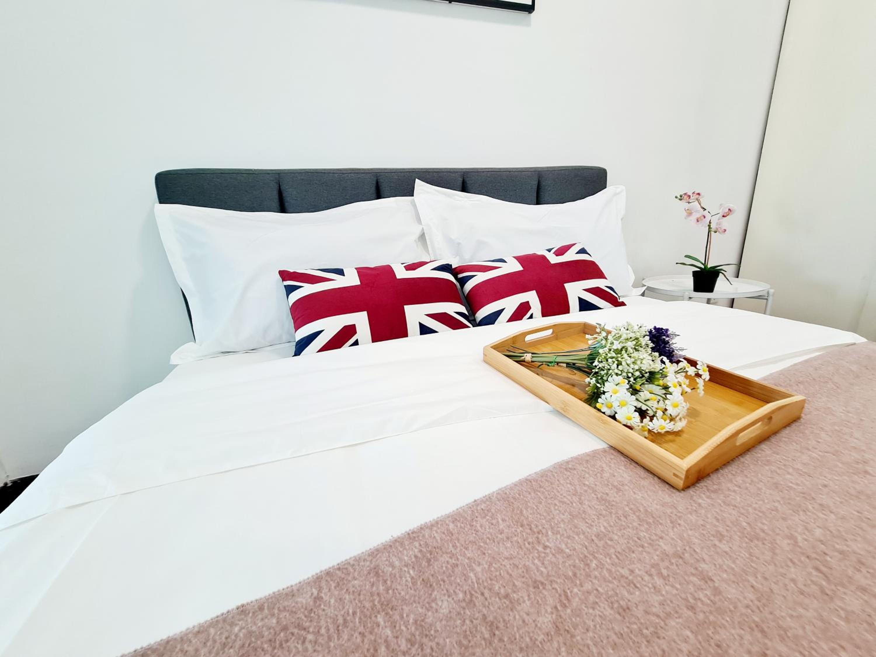 Broad 7 Guests Scott Garden Duplex 1 Room Old Klang Road, Taman Desa, Kuchai Lama, Bangsar South, Pearl Point, Mid Valley, Kuala Lumpur