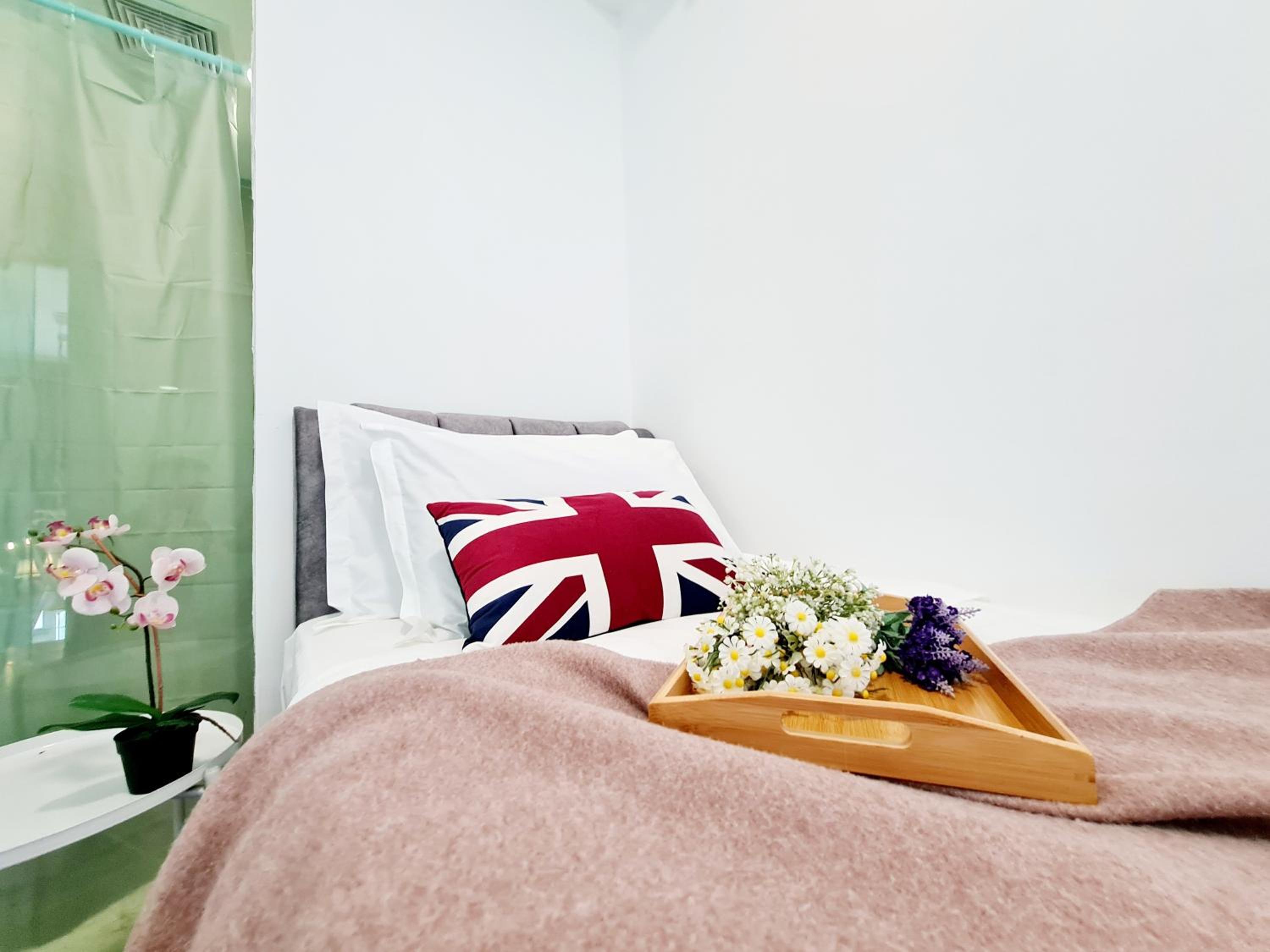 Broad 7 Guests Scott Garden Duplex 1 Room Old Klang Road, Taman Desa, Kuchai Lama, Bangsar South, Pearl Point, Mid Valley, Kuala Lumpur
