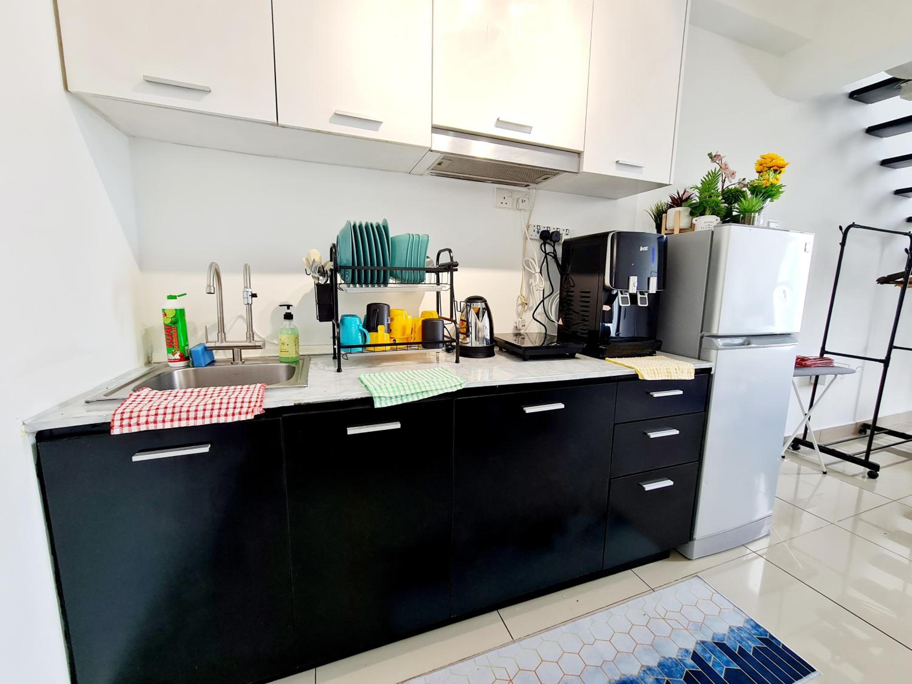 Broad 7 Guests Scott Garden Duplex 1 Room Old Klang Road, Taman Desa, Kuchai Lama, Bangsar South, Pearl Point, Mid Valley, Kuala Lumpur