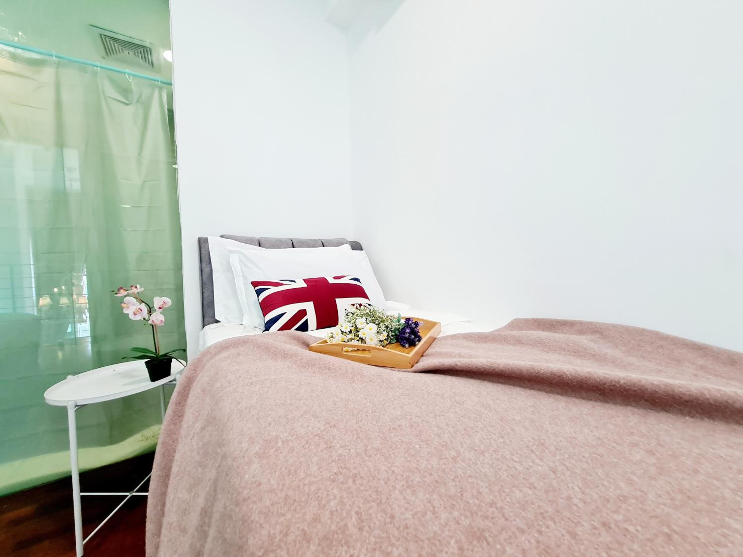 Broad 7 Guests Scott Garden Duplex 1 Room Old Klang Road, Taman Desa, Kuchai Lama, Bangsar South, Pearl Point, Mid Valley, Kuala Lumpur