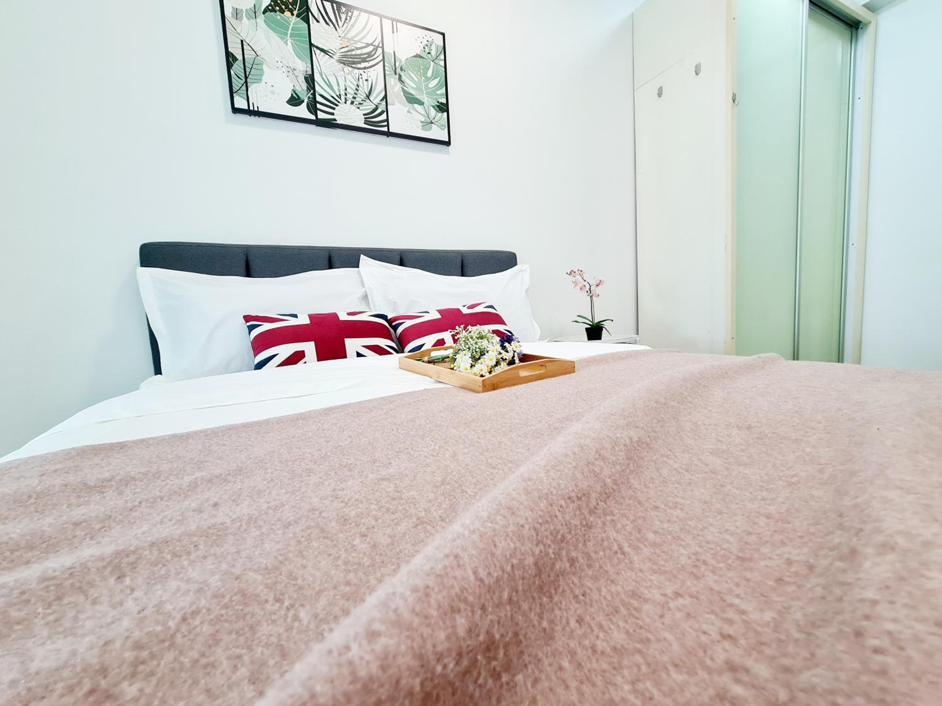 Broad 7 Guests Scott Garden Duplex 1 Room Old Klang Road, Taman Desa, Kuchai Lama, Bangsar South, Pearl Point, Mid Valley, Kuala Lumpur