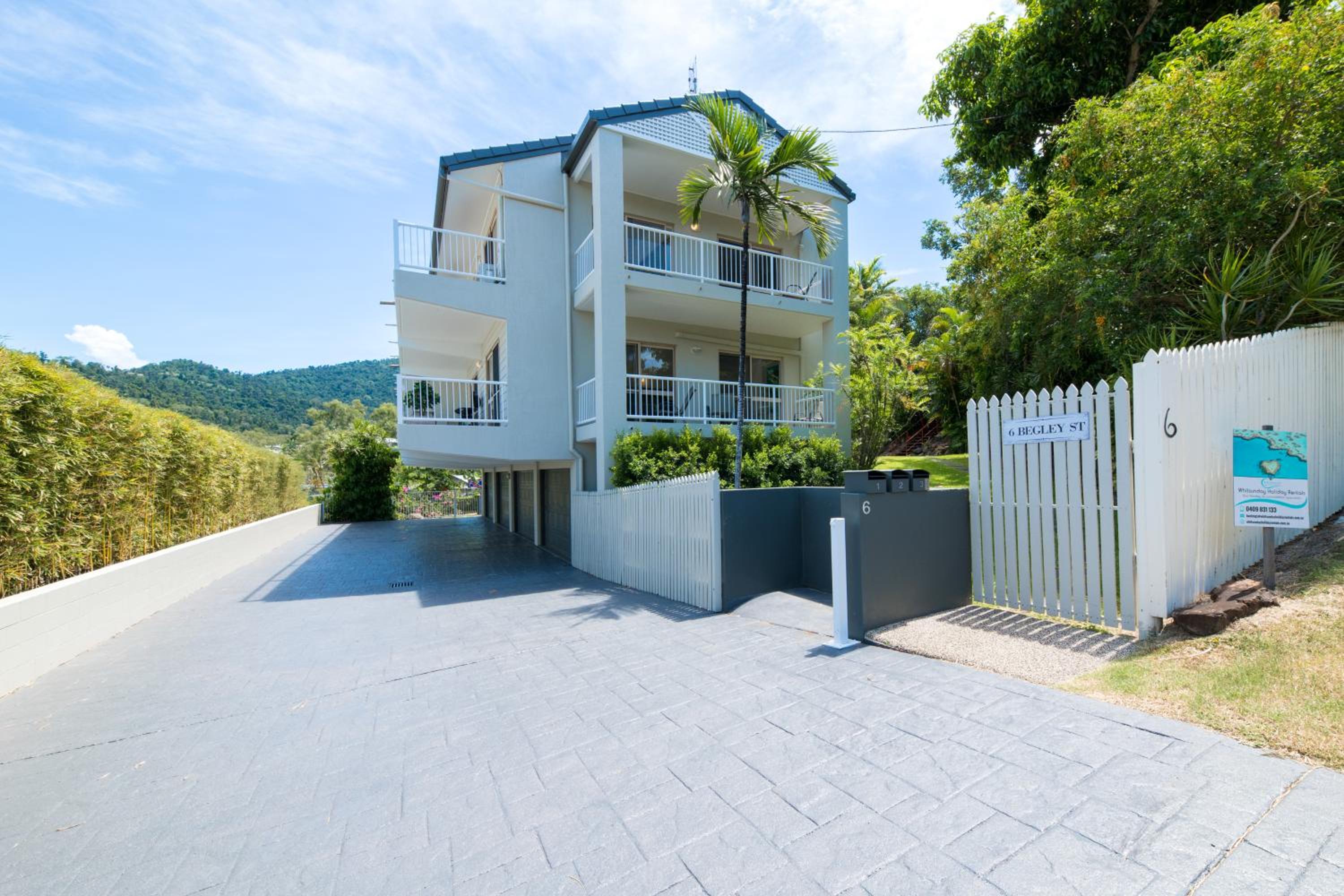 Airlie Beach Vacations - Beach House on Begley - Airlie Beach Central - Property Image 4
