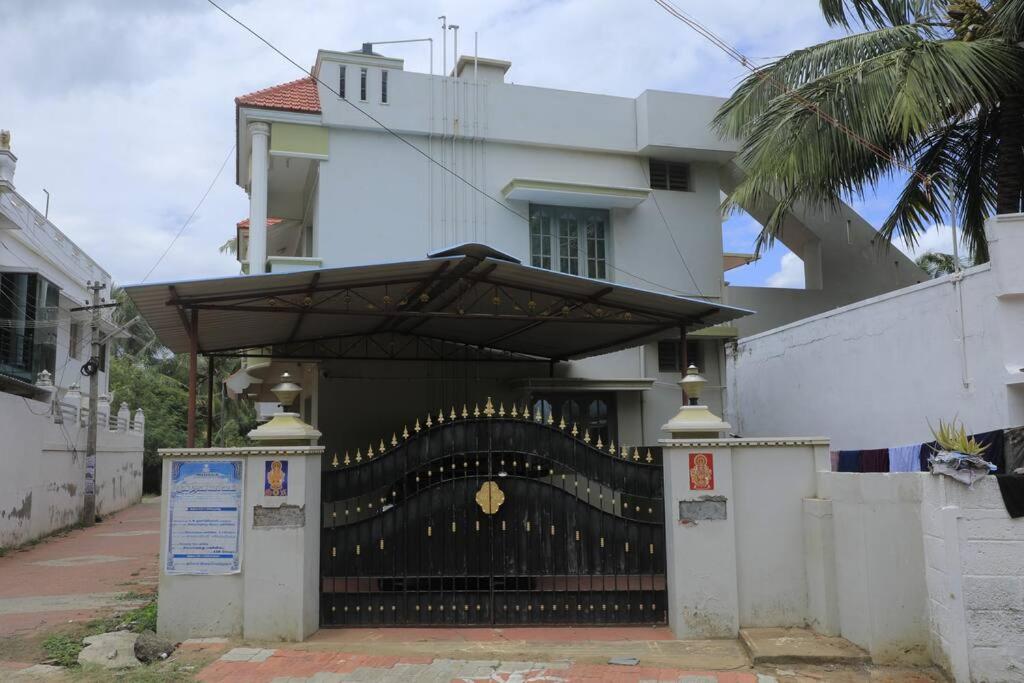 Family friendly stay in Kanyakumari town view 2