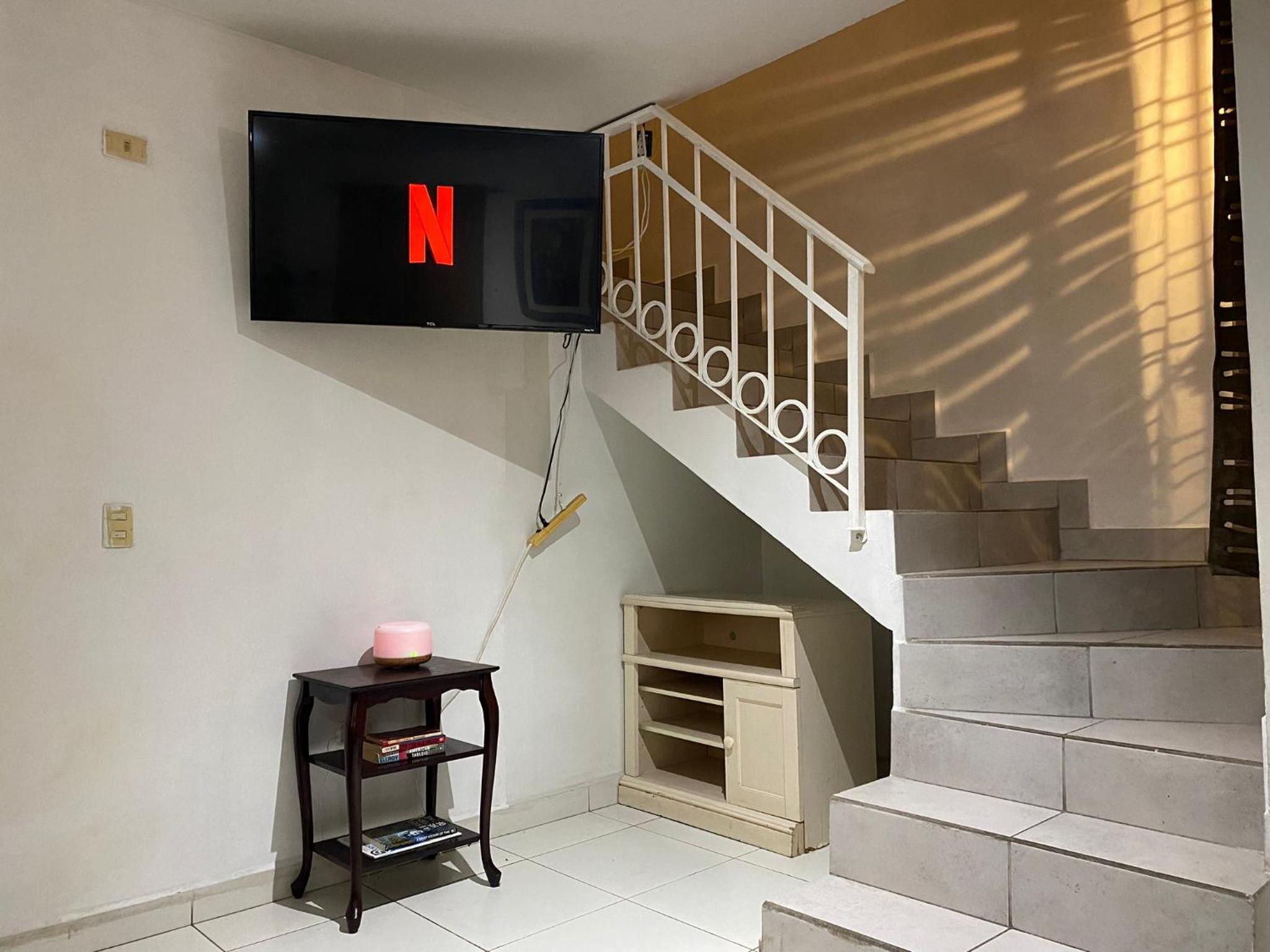 Spacious Rooftop House w/ King Bed, photo 16
