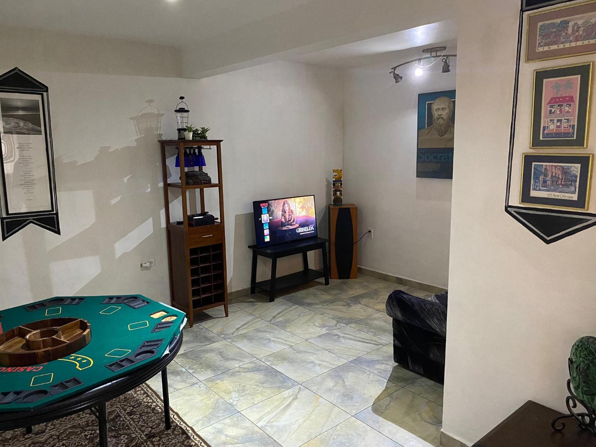 Spacious Rooftop House w/ King Bed, photo 7