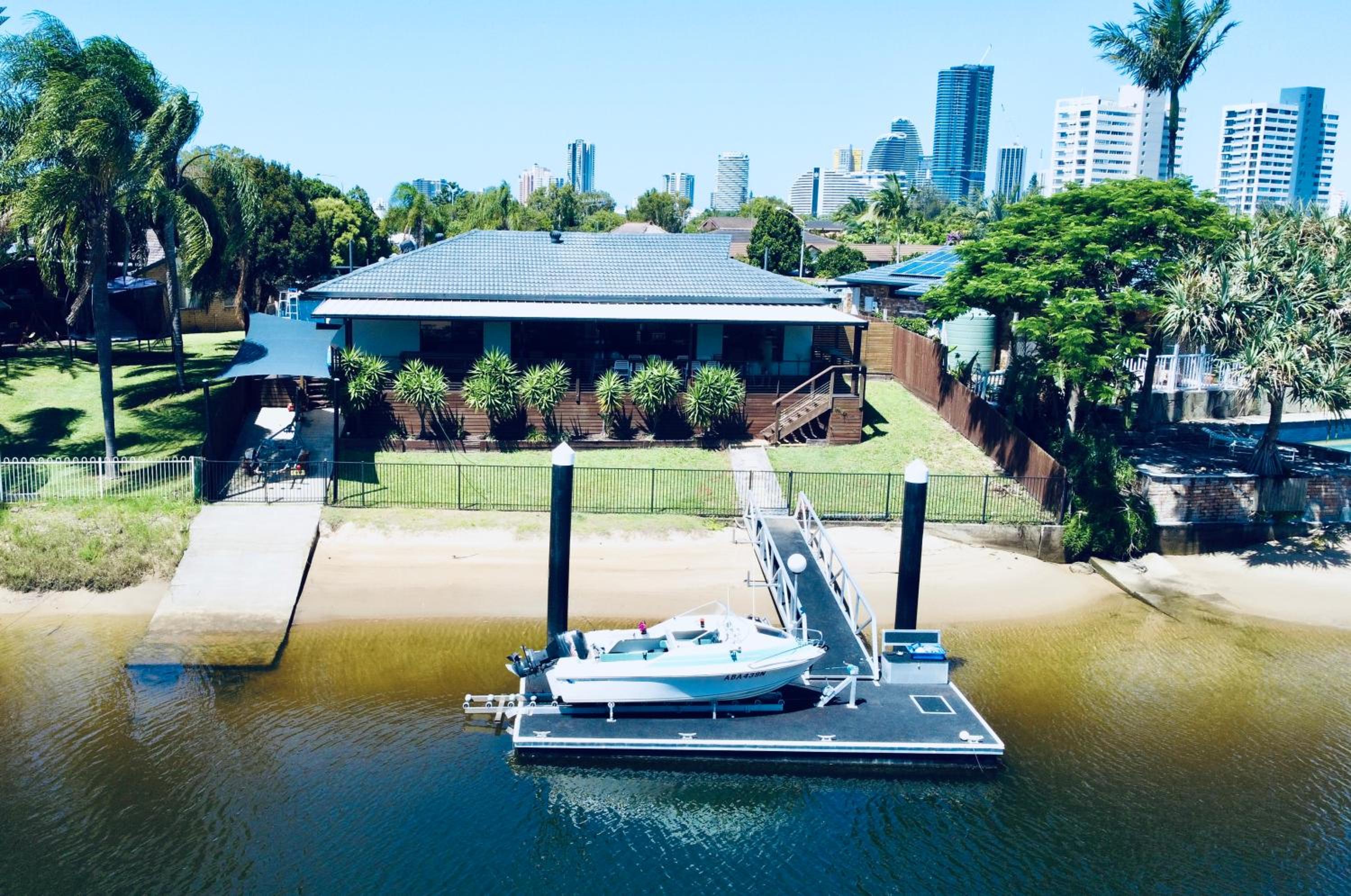 Reflections Broadbeach- Heated Pool! Complete Waterfront Entertainer with Huge Deck, Pool Table and Pontoon