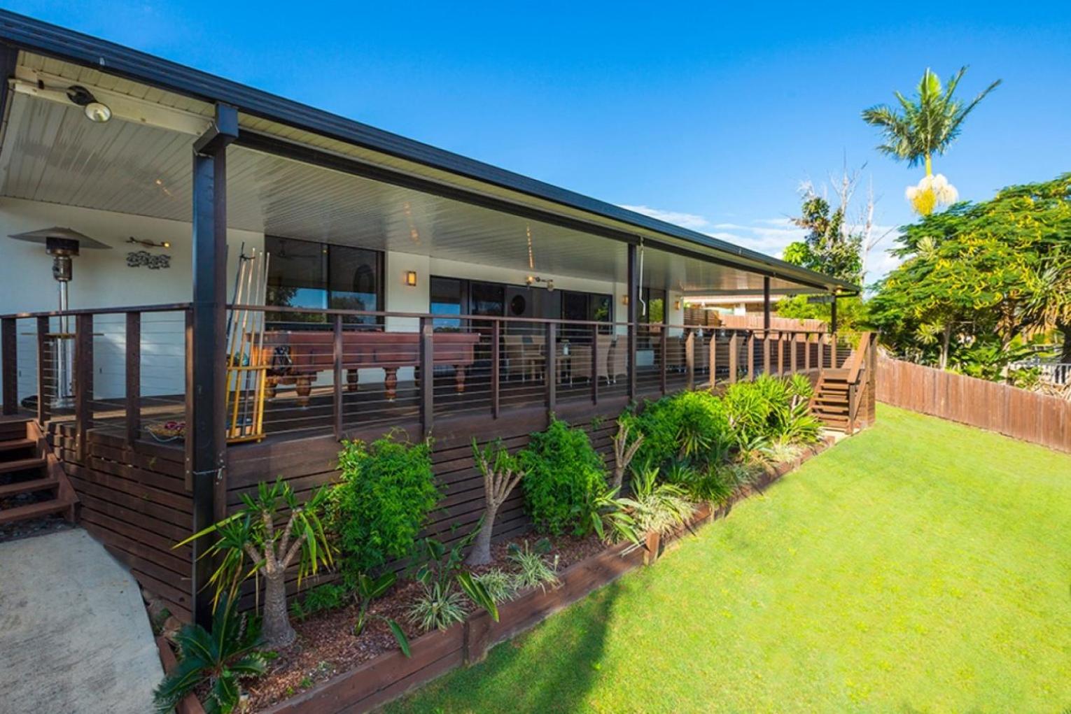 Reflections Broadbeach- Heated Pool! Complete Waterfront Entertainer with Huge Deck, Pool Table and Pontoon
