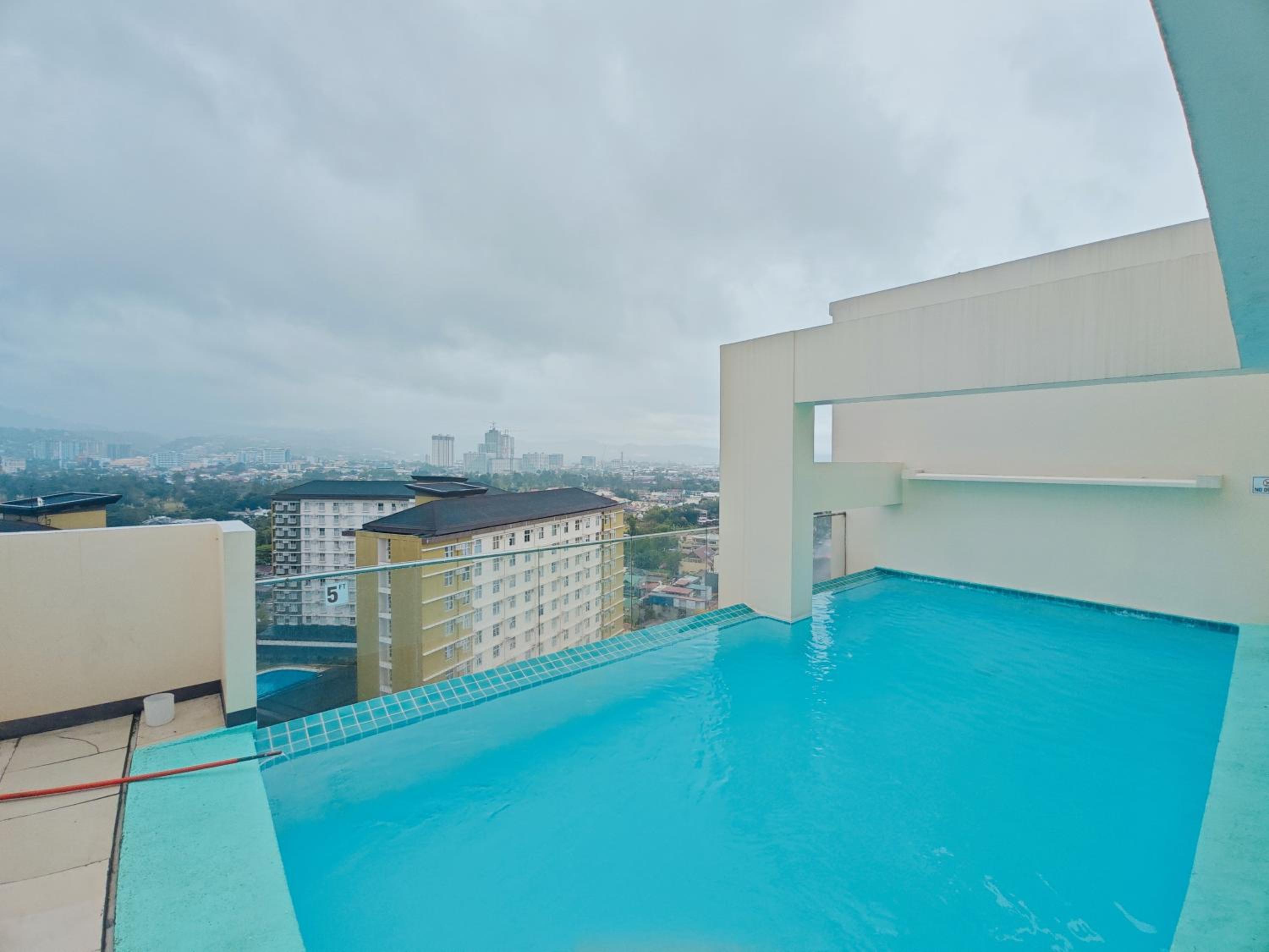 Cityscape Tower Condominium - Free WIFI, Netflix, Alexa, Near SM, Ayala, Cebu Doctors University and IT Park view 4