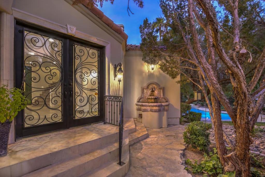 Villa Greens- 5,700sf Luxury Las Vegas Pool view 4
