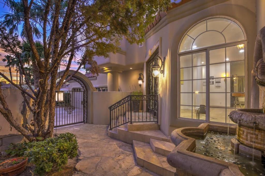 Hotel Greens, A Luxury Las Vegas Pool Villa