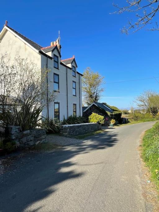 Goleufryn Abersoch has the main house and 2 barns view 3