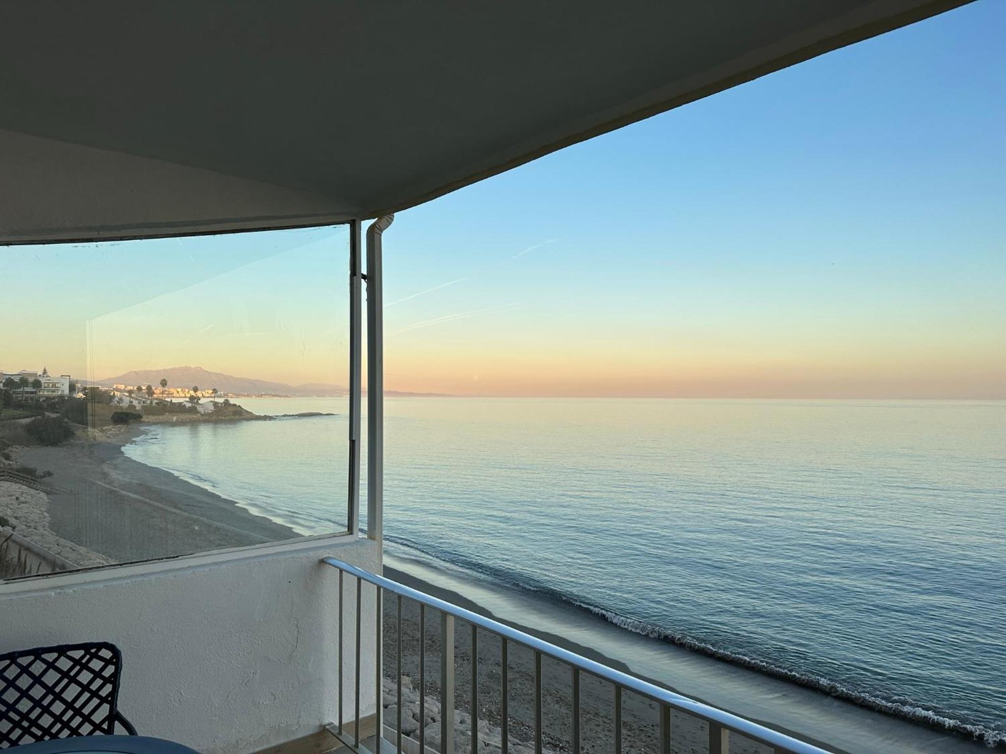 Hotel Beachfront, Top Floor Corner 2-Bed, Estepona Paseo - Image 1