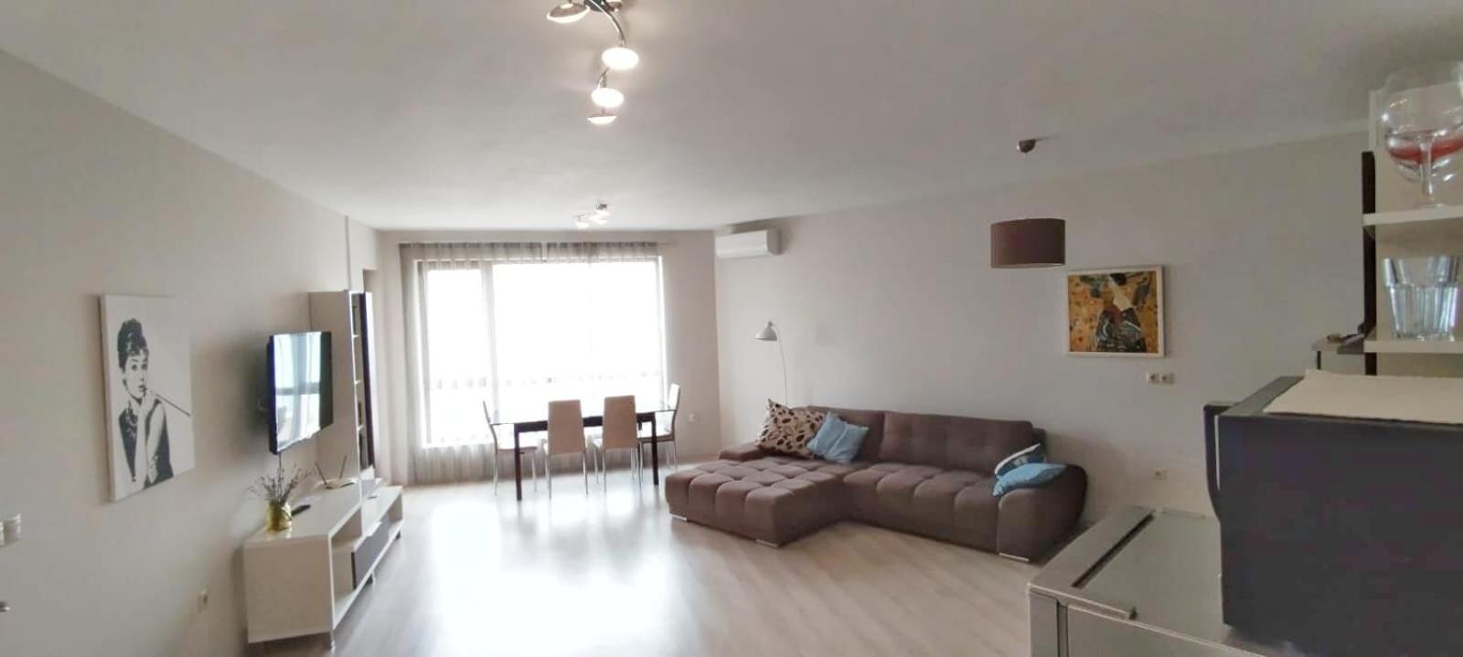 La Mer spacious Apartment with a Sea View